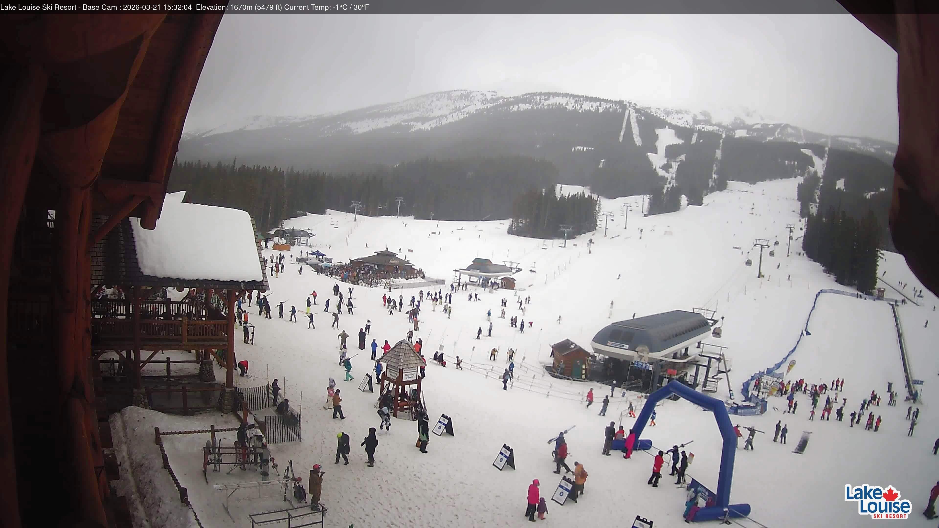 Archived image Webcam Lake Louise: Base Area