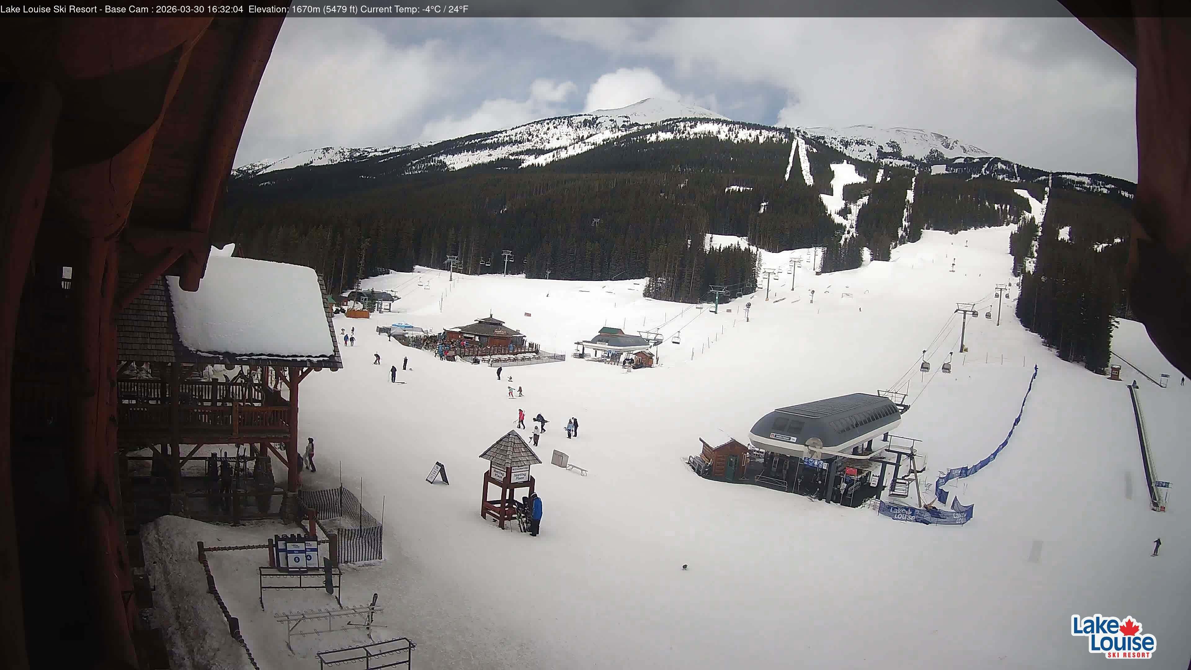 Archived image Webcam Lake Louise: Base Area