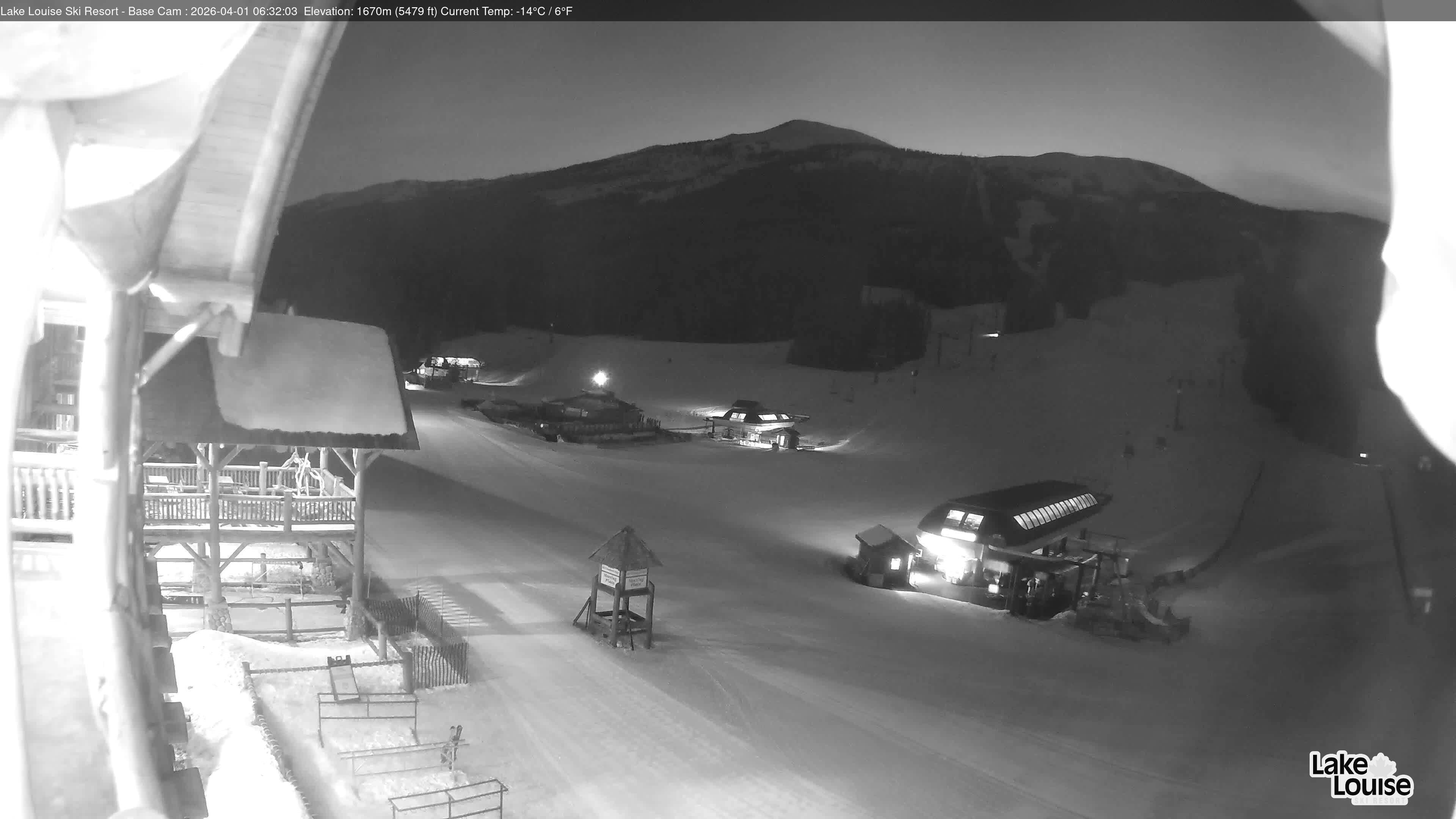Archived image Webcam Lake Louise: Base Area