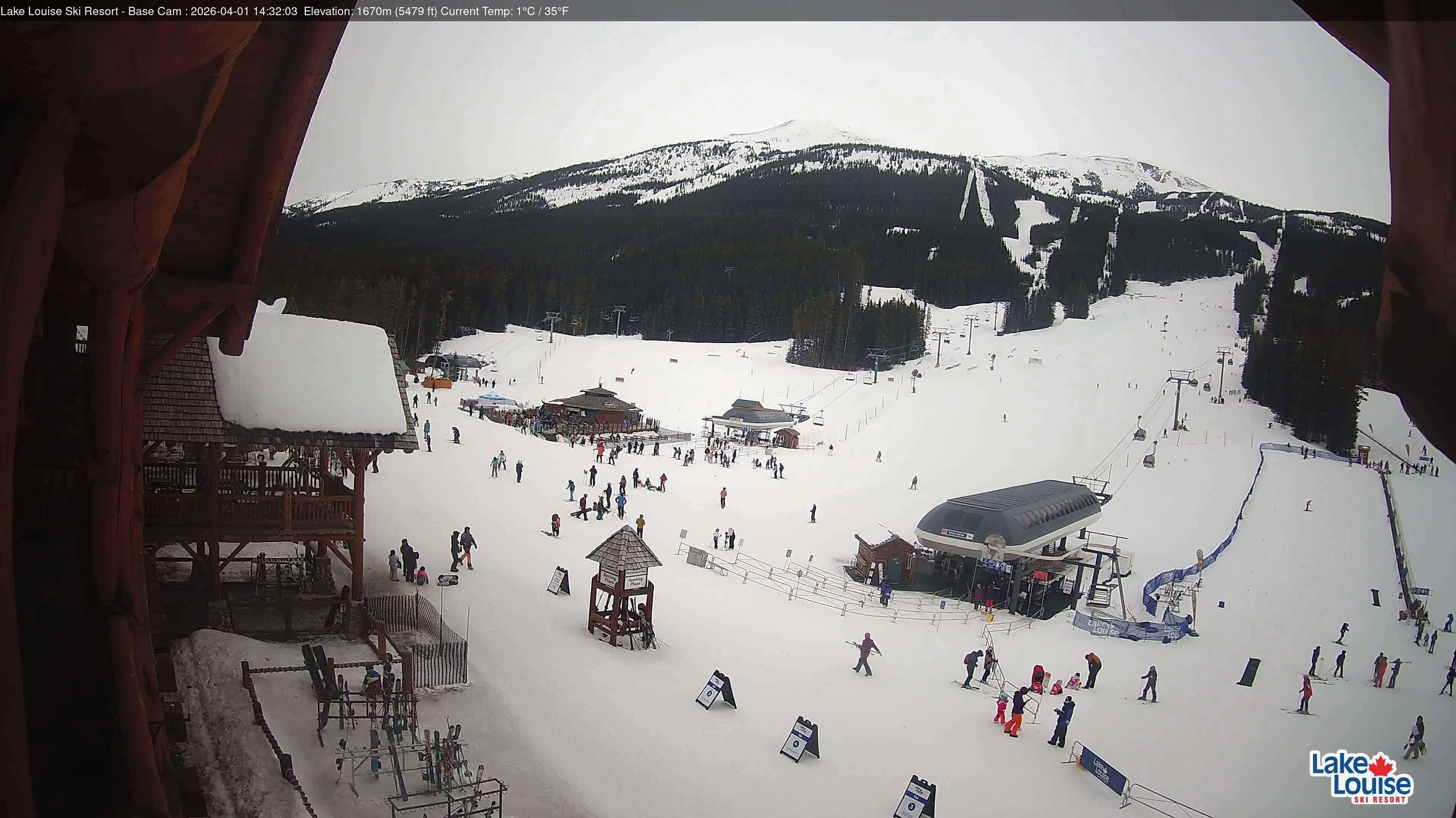 Archived image Webcam Lake Louise: Base Area