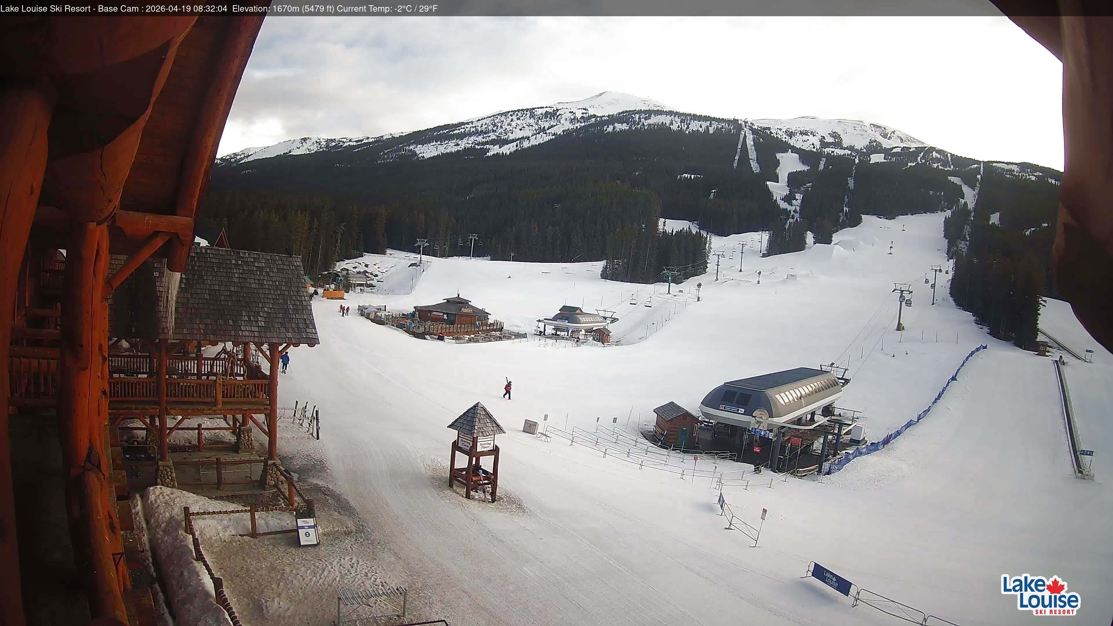 Archived image Webcam Lake Louise: Base Area