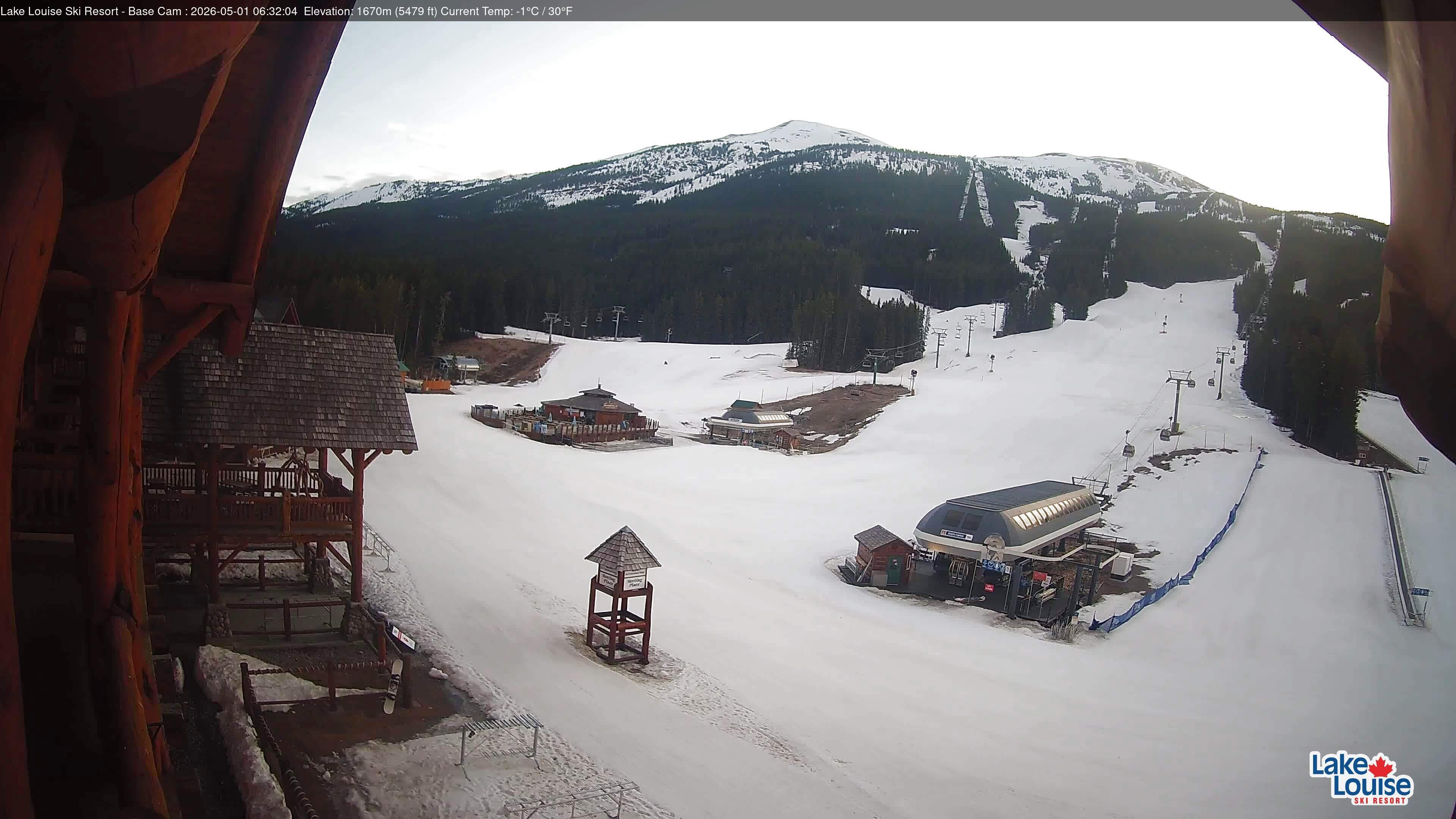 Archived image Webcam Lake Louise: Base Area