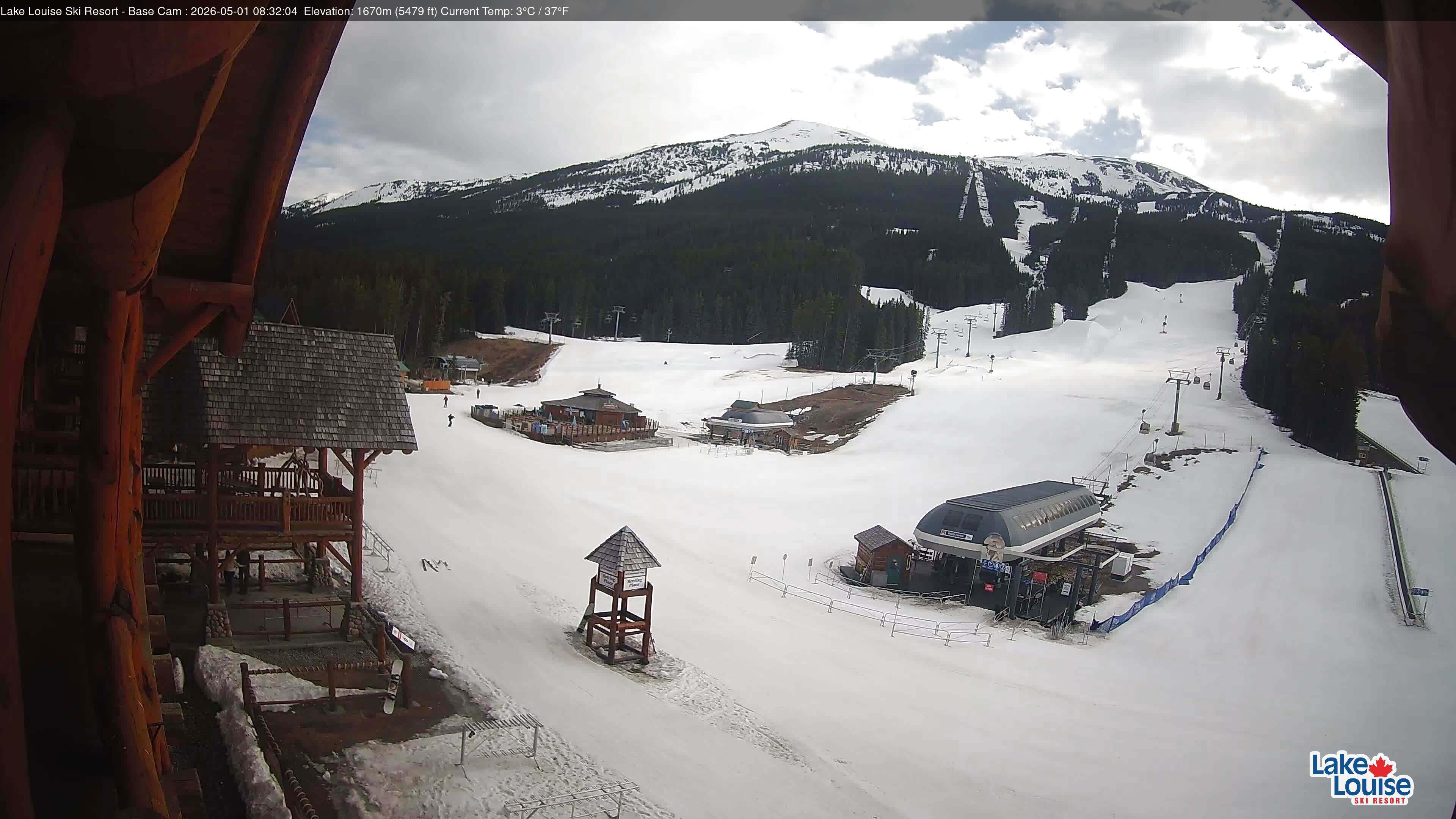 Archived image Webcam Lake Louise: Base Area