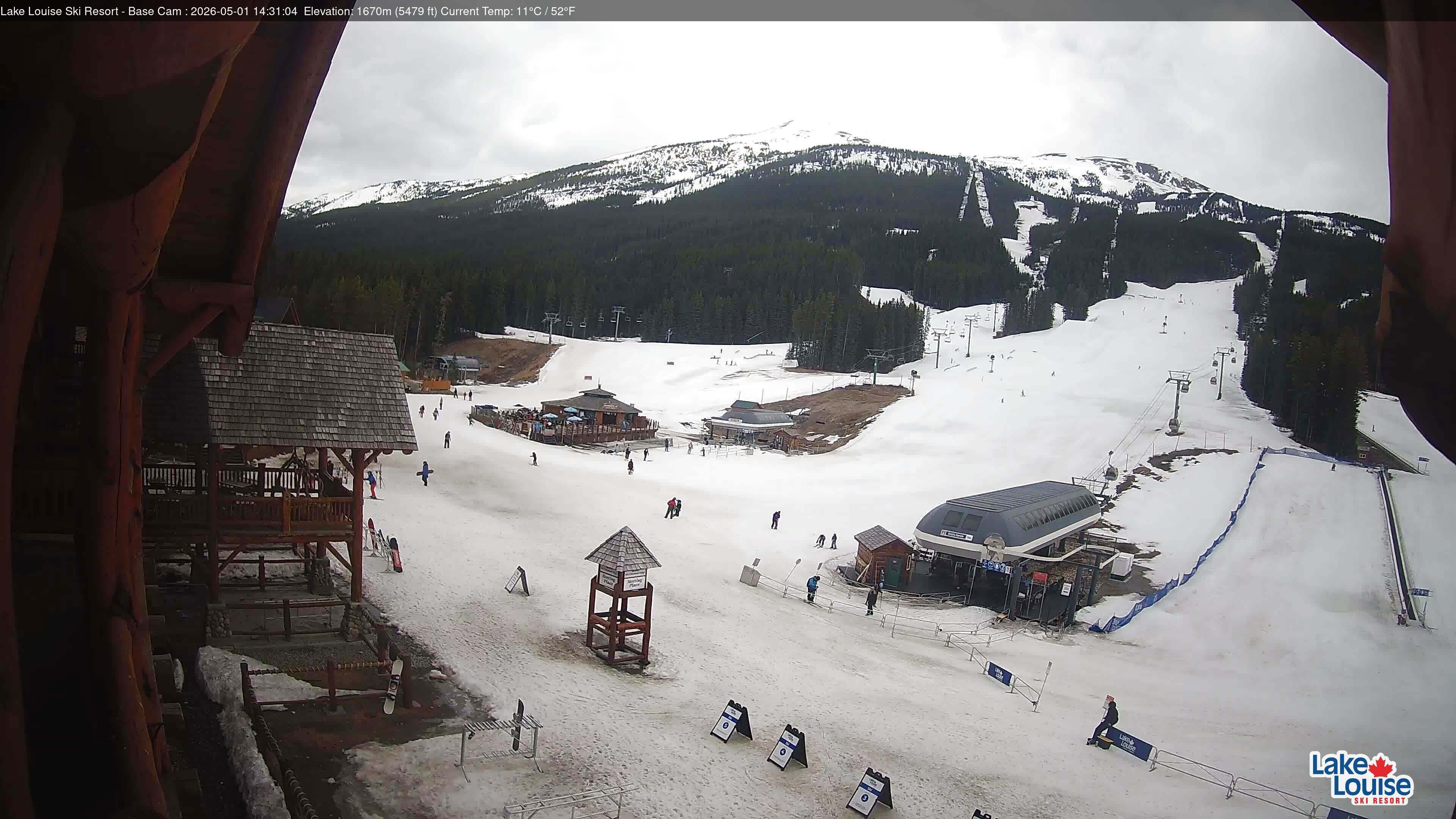 Archived image Webcam Lake Louise: Base Area