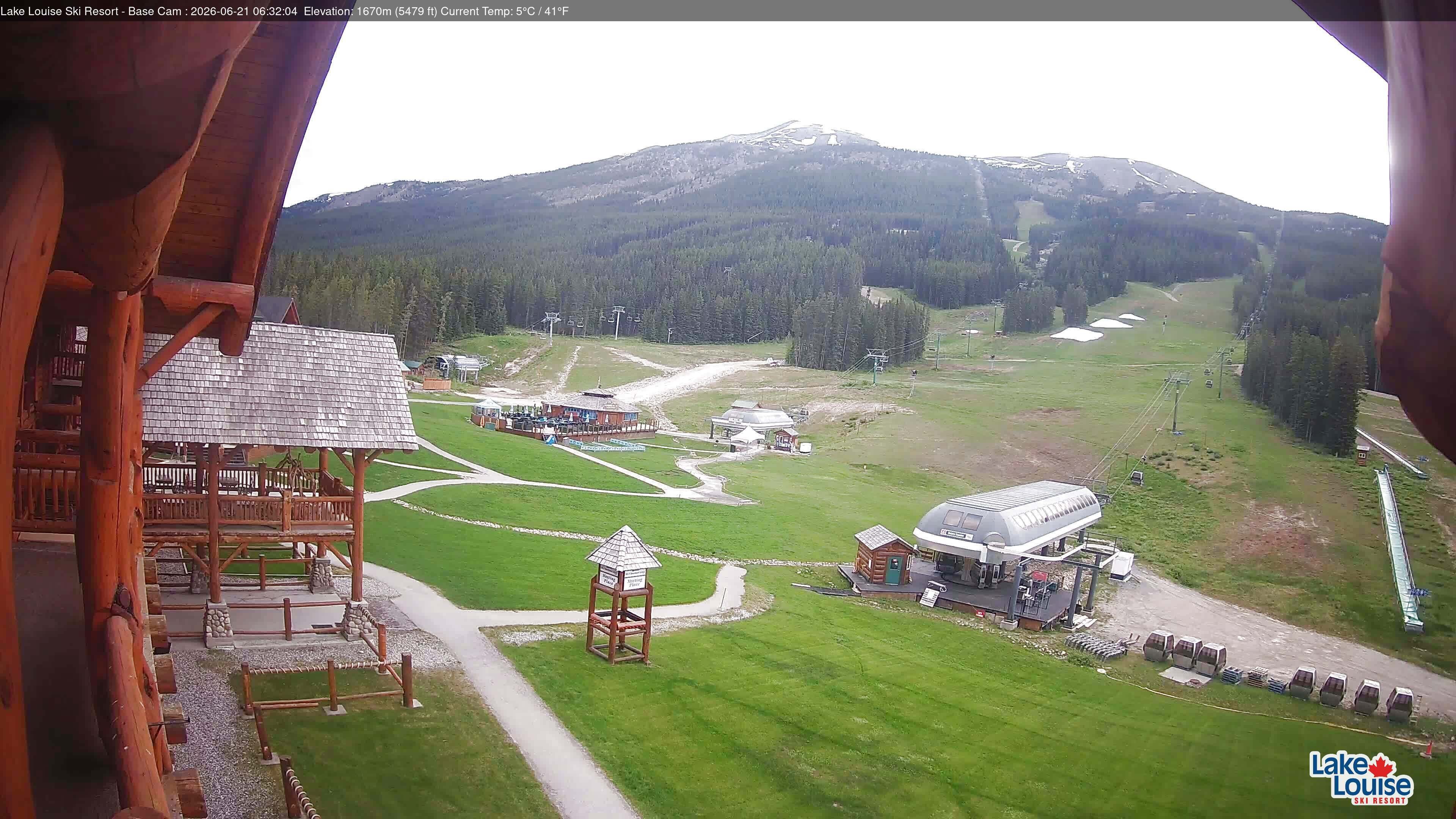 Archived image Webcam Lake Louise: Base Area