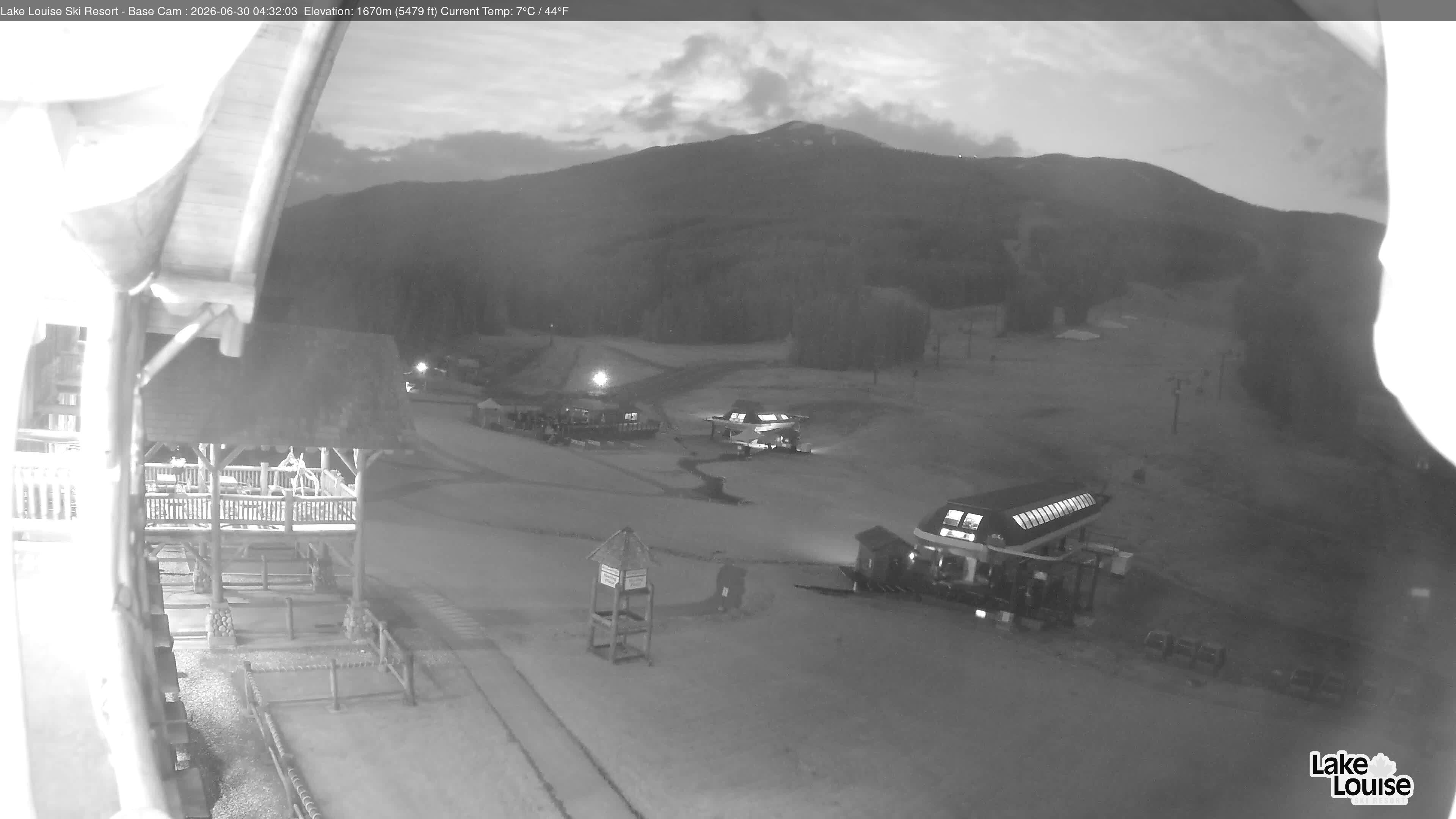 Archived image Webcam Lake Louise: Base Area