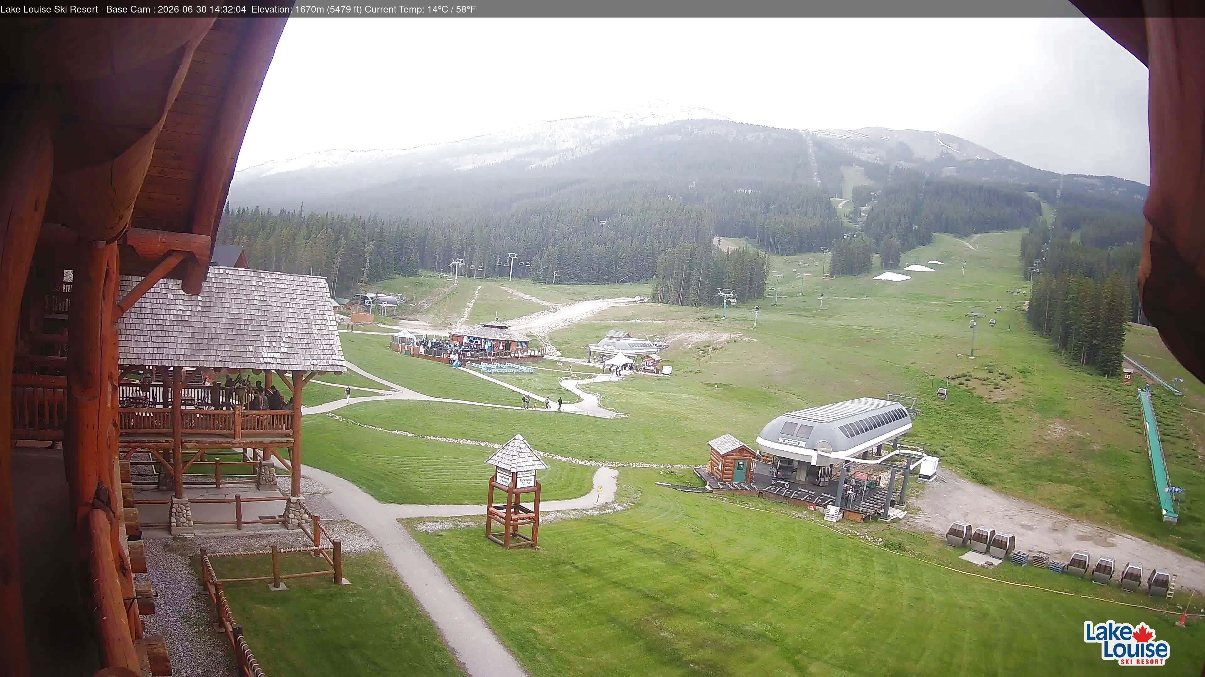 Archived image Webcam Lake Louise: Base Area