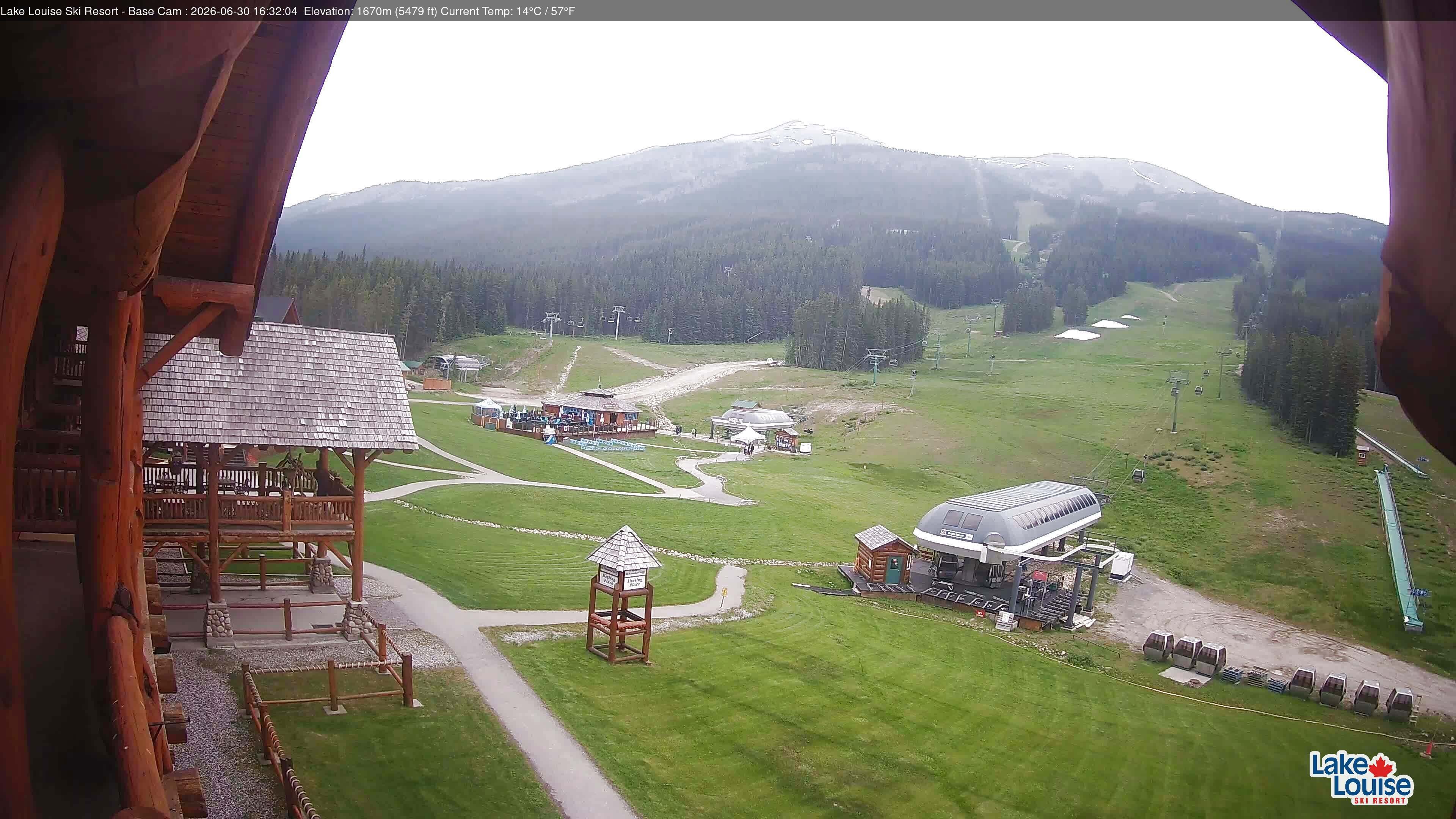 Archived image Webcam Lake Louise: Base Area