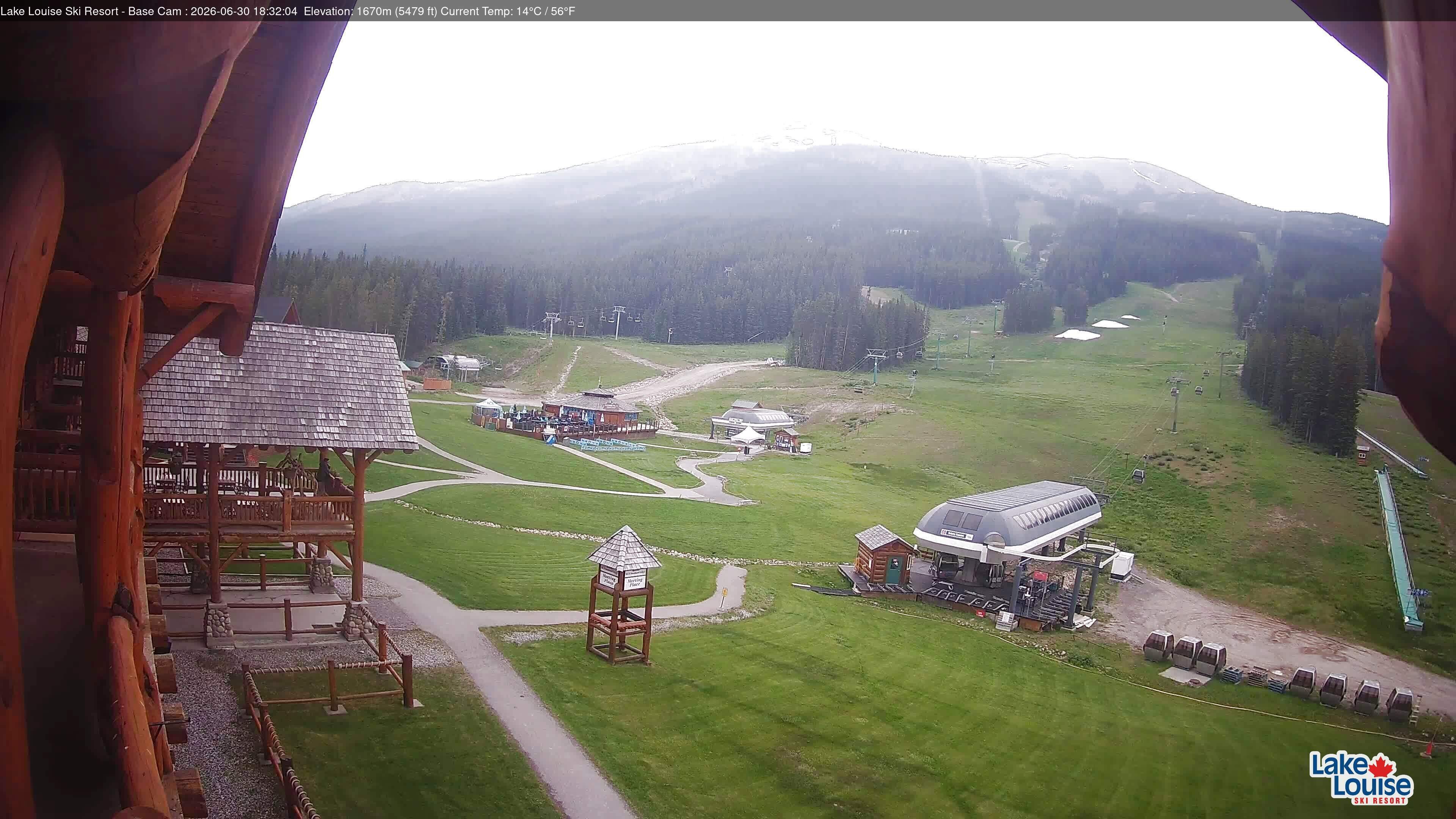 Archived image Webcam Lake Louise: Base Area