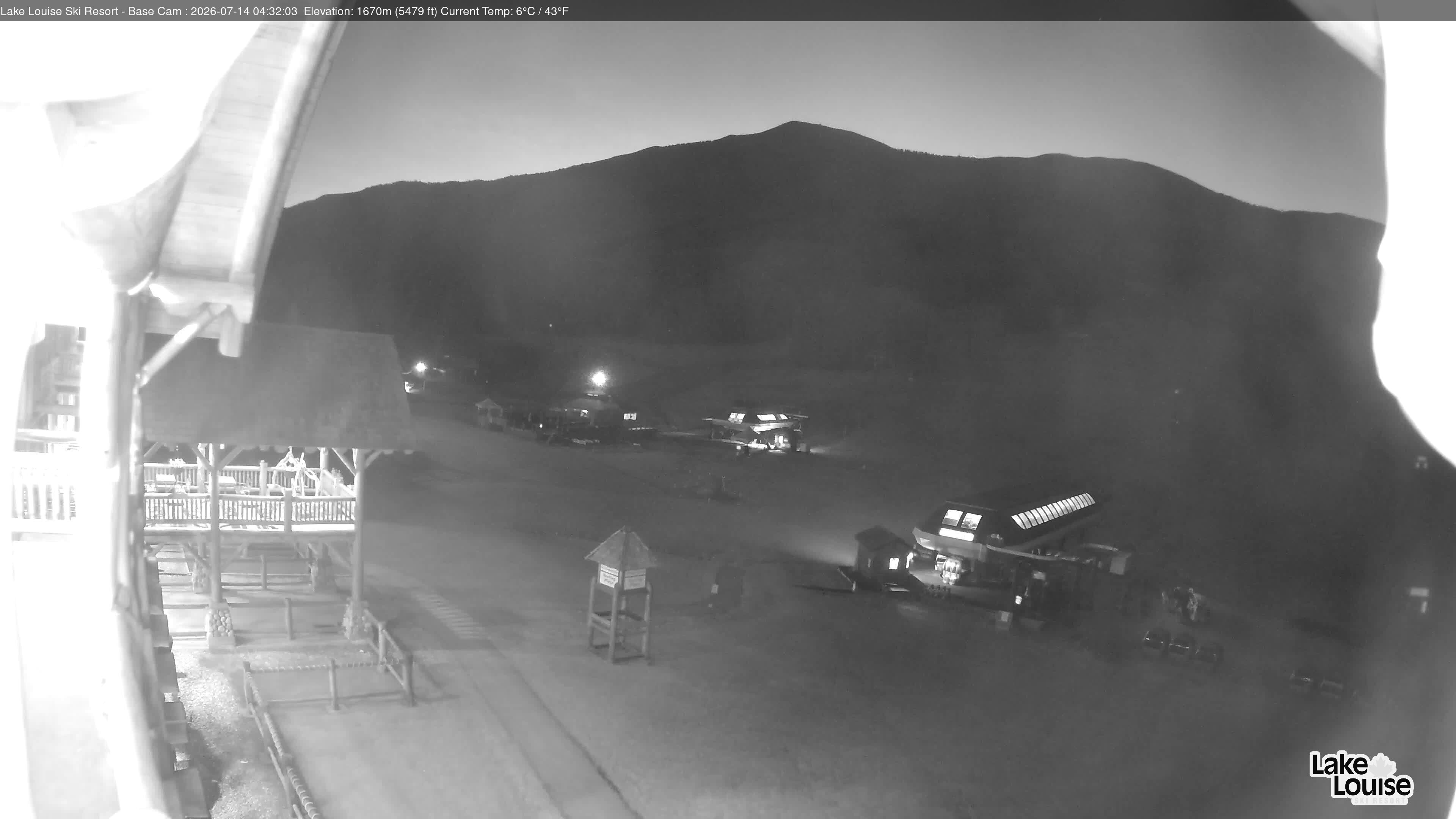 Archived image Webcam Lake Louise: Base Area
