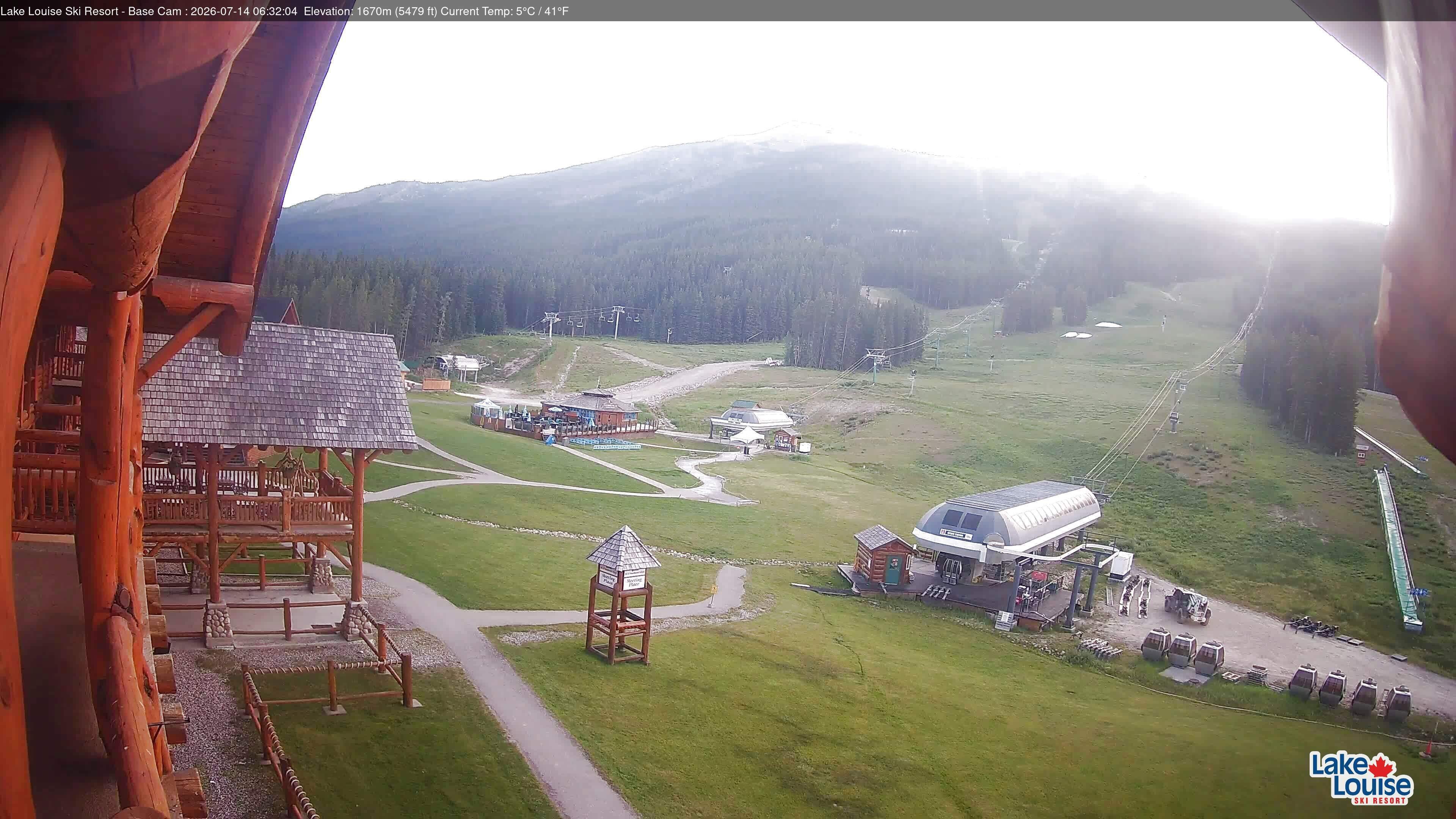 Archived image Webcam Lake Louise: Base Area
