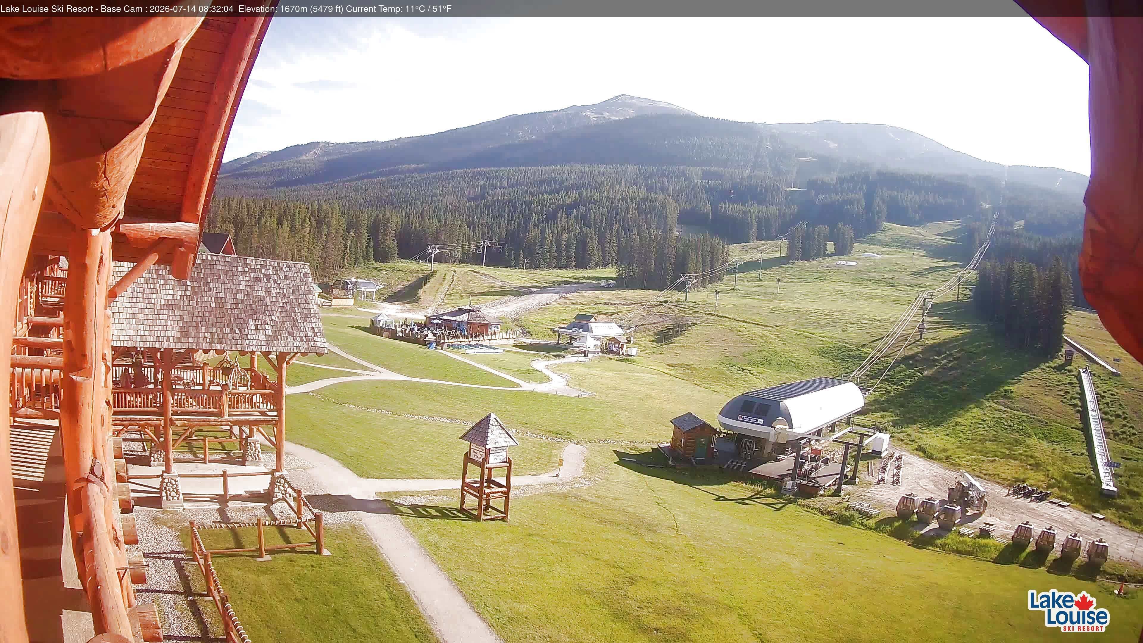 Archived image Webcam Lake Louise: Base Area