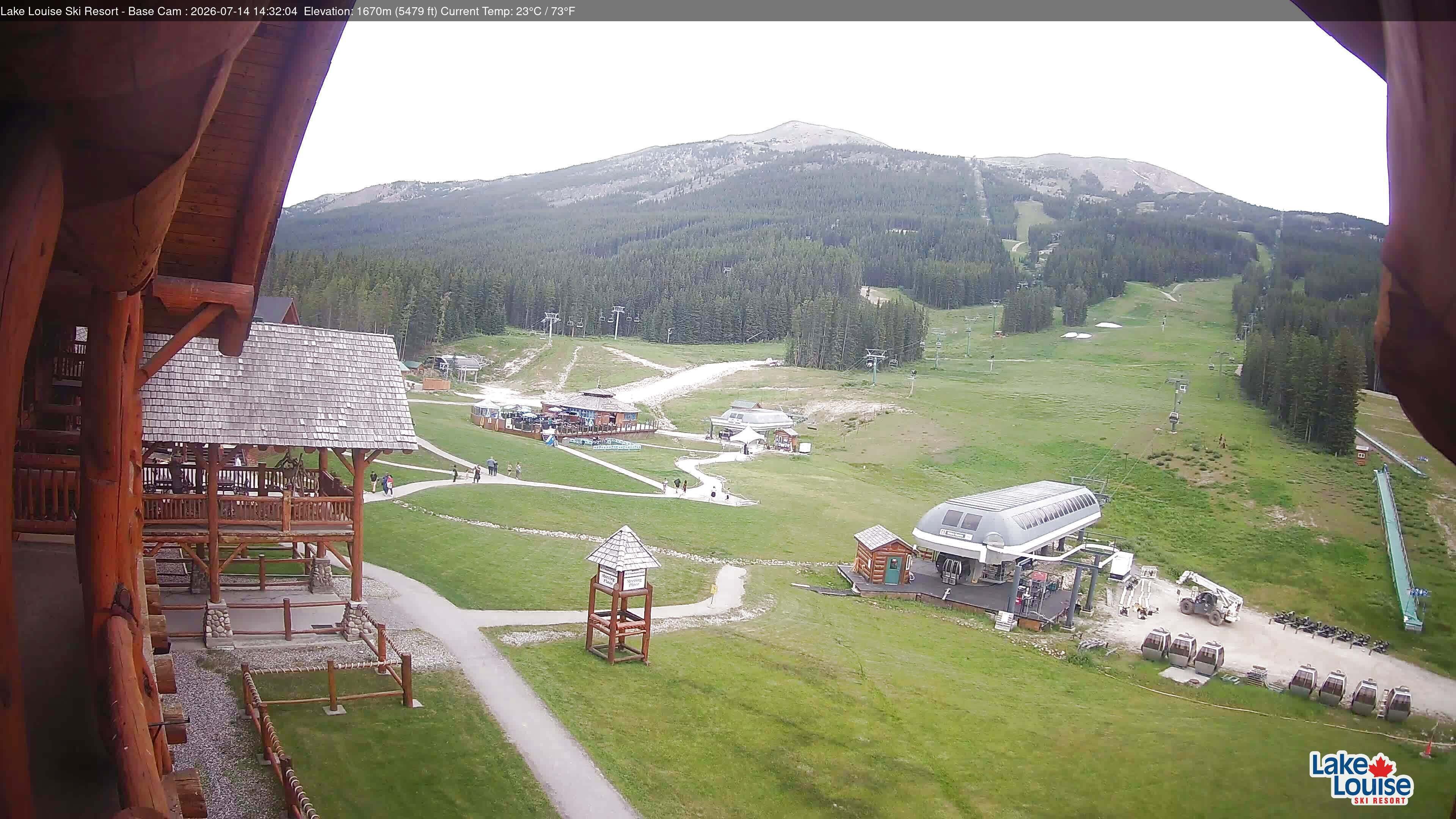 Archived image Webcam Lake Louise: Base Area
