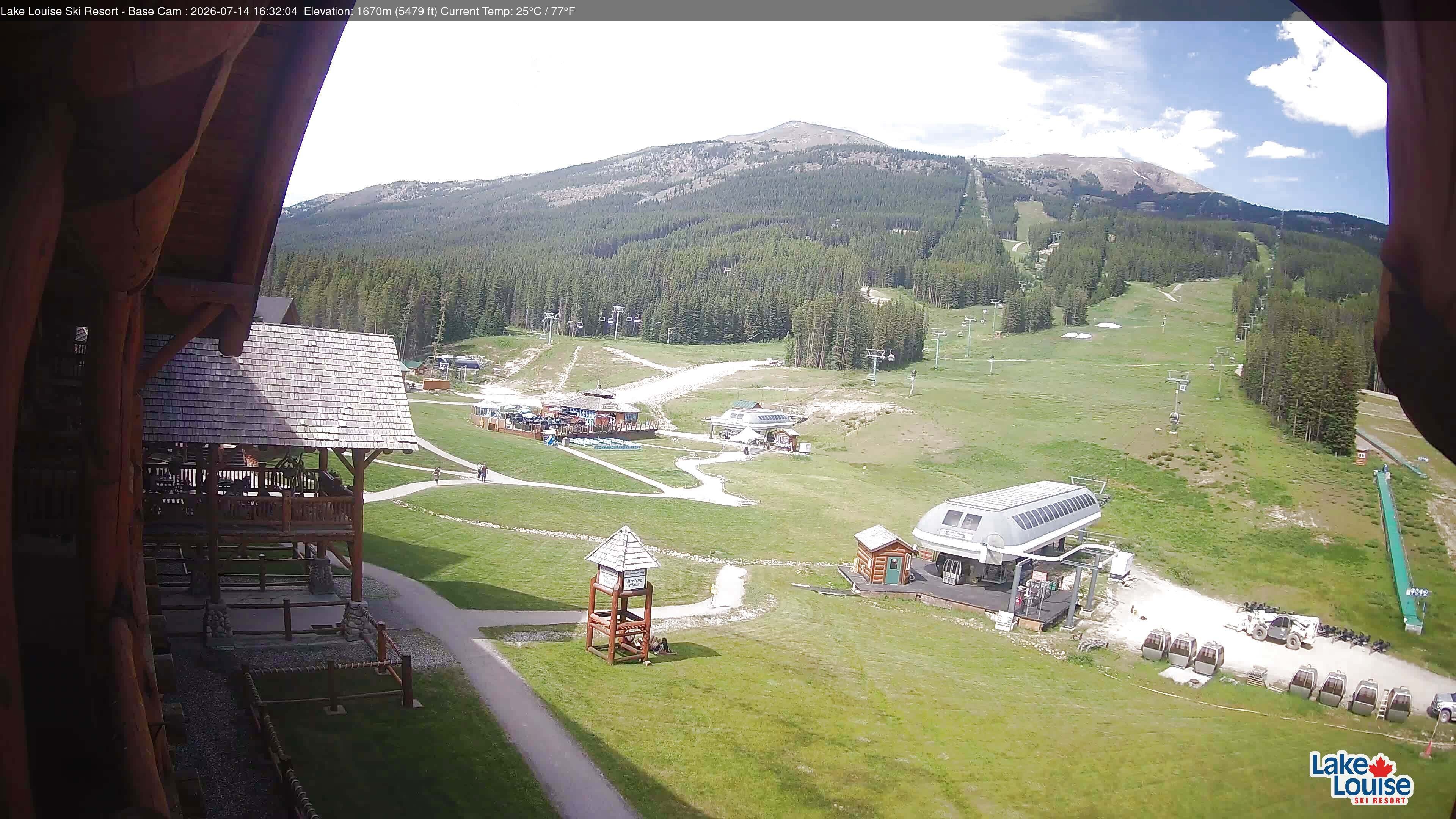 Archived image Webcam Lake Louise: Base Area