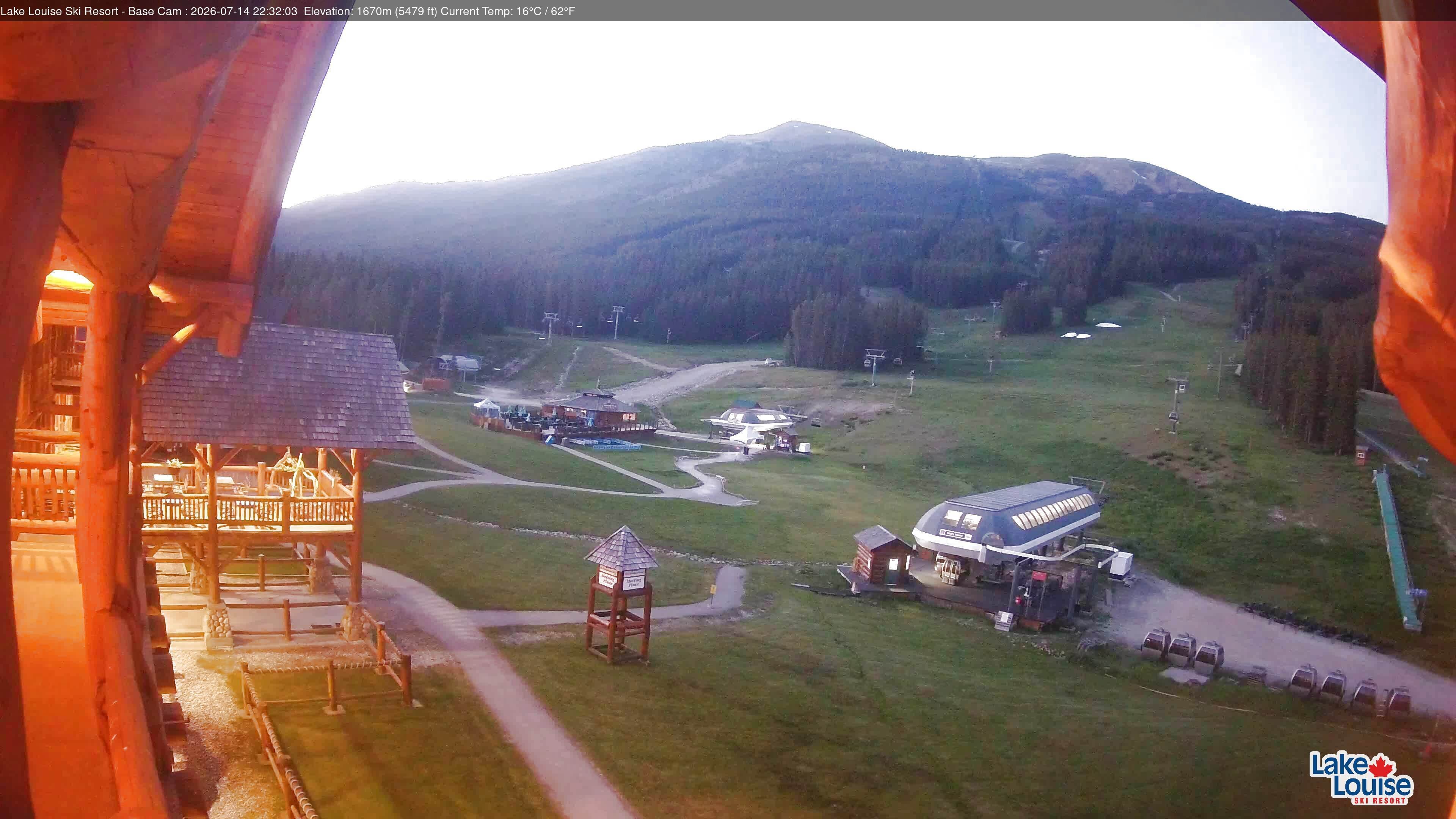 Archived image Webcam Lake Louise: Base Area
