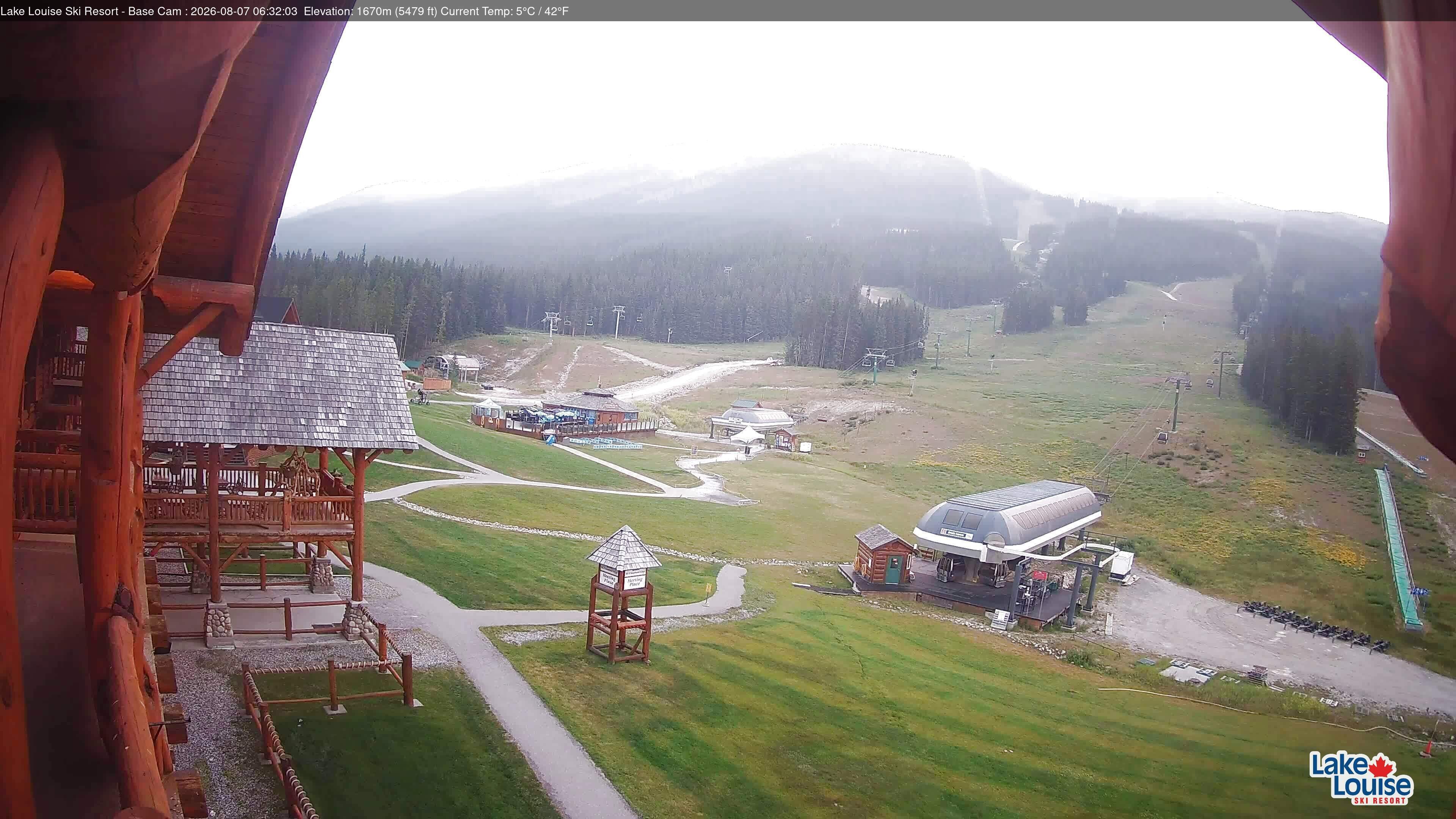 Archived image Webcam Lake Louise: Base Area