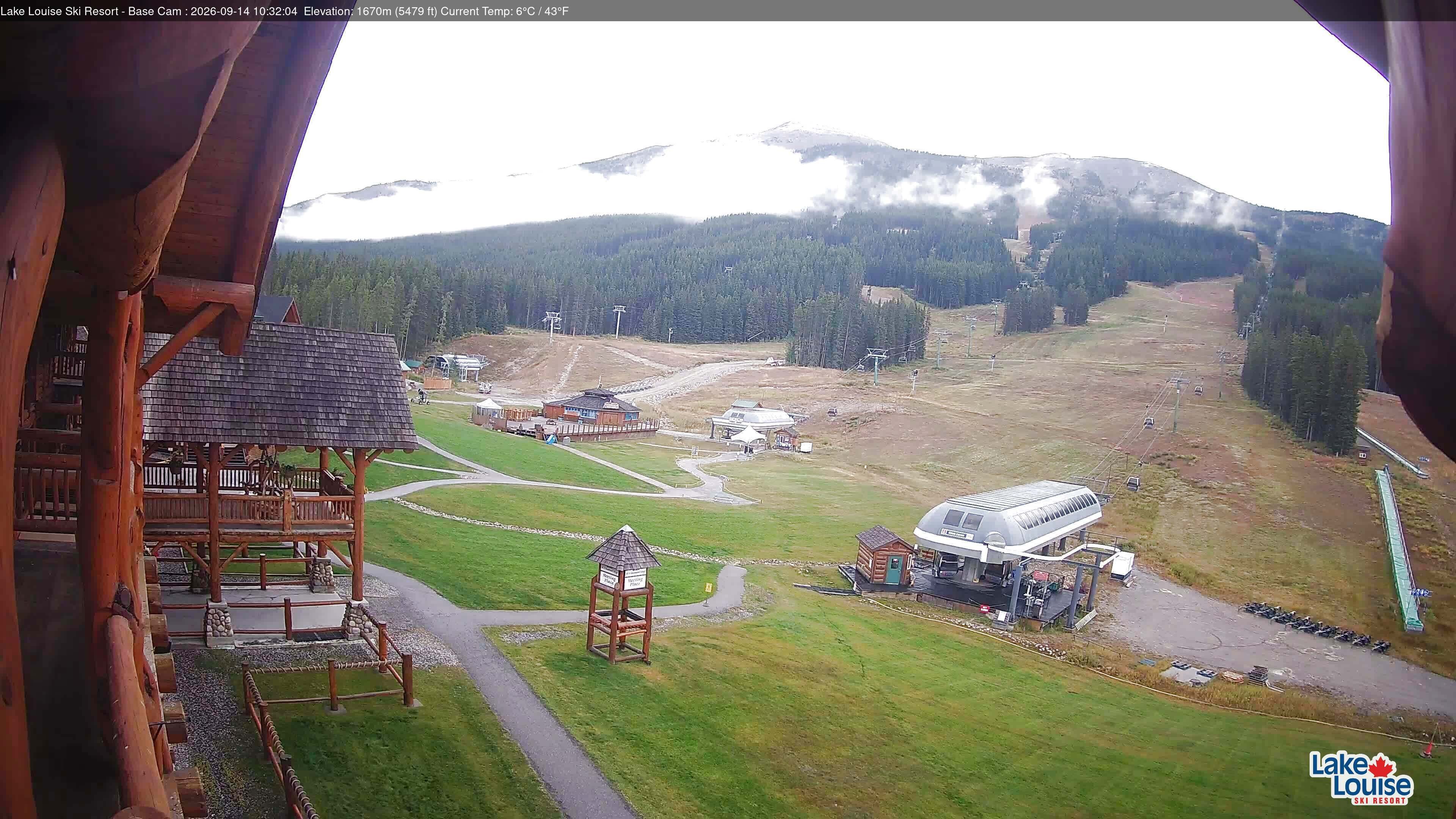 Archived image Webcam Lake Louise: Base Area