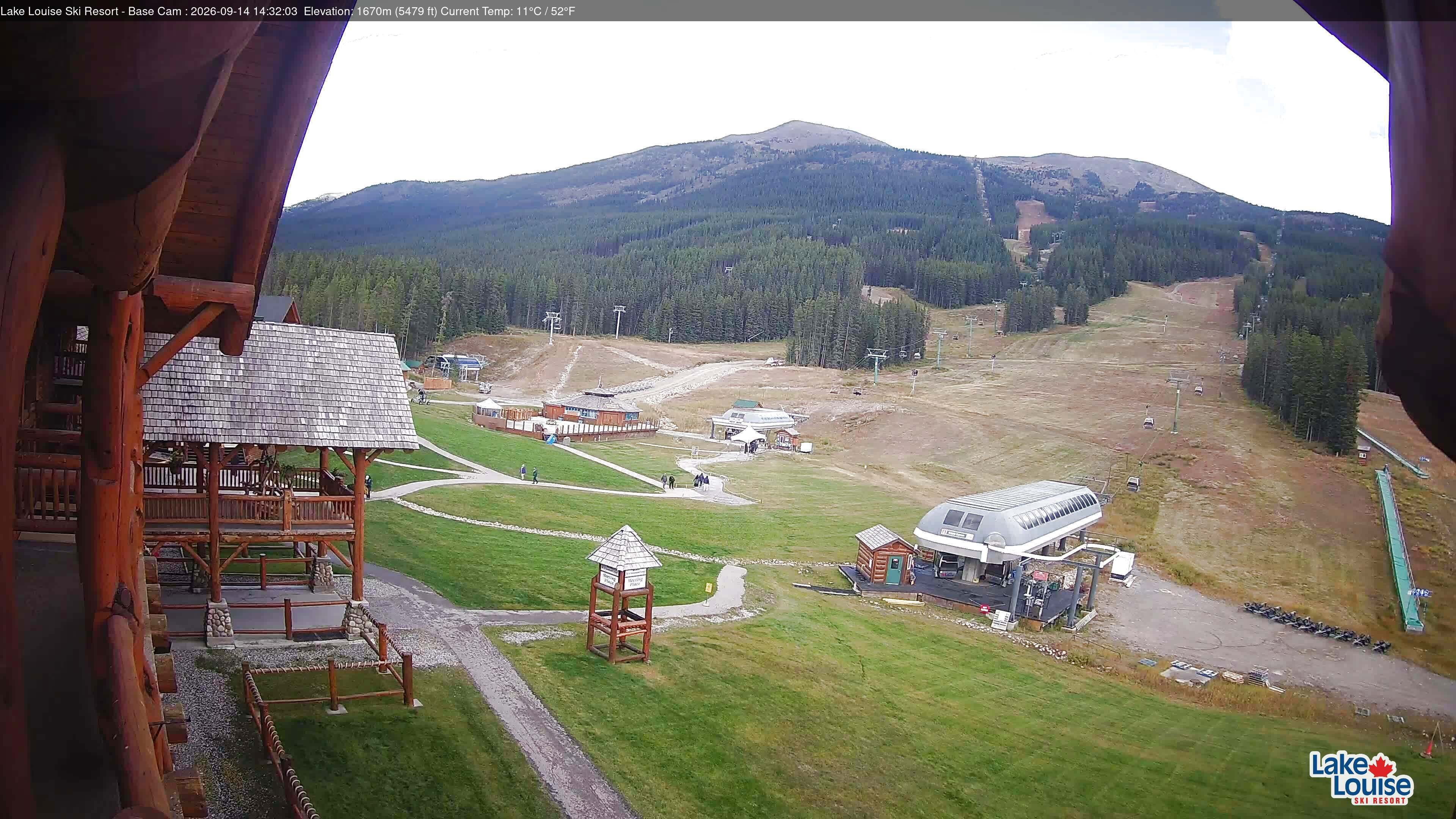 Archived image Webcam Lake Louise: Base Area