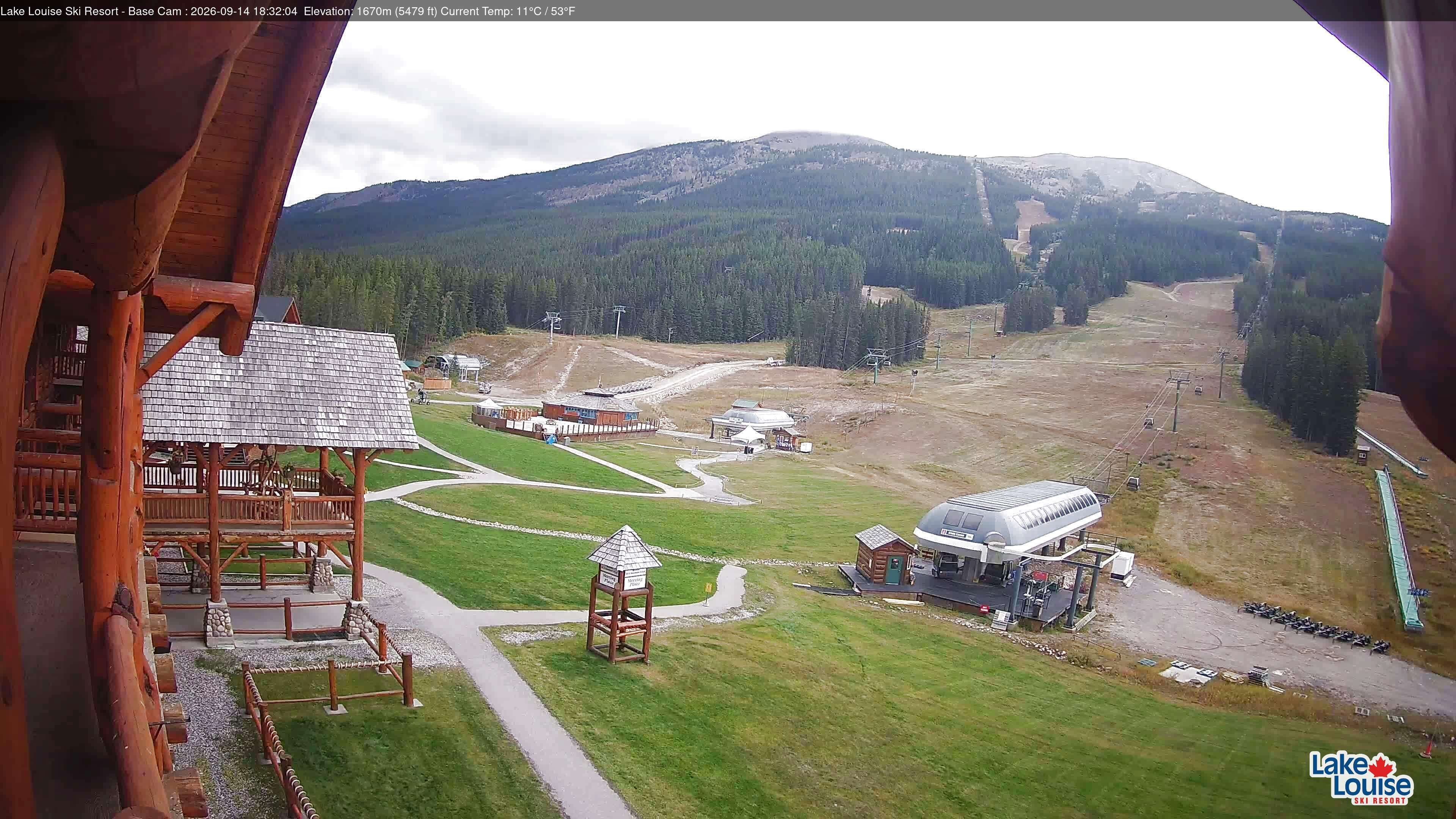 Archived image Webcam Lake Louise: Base Area