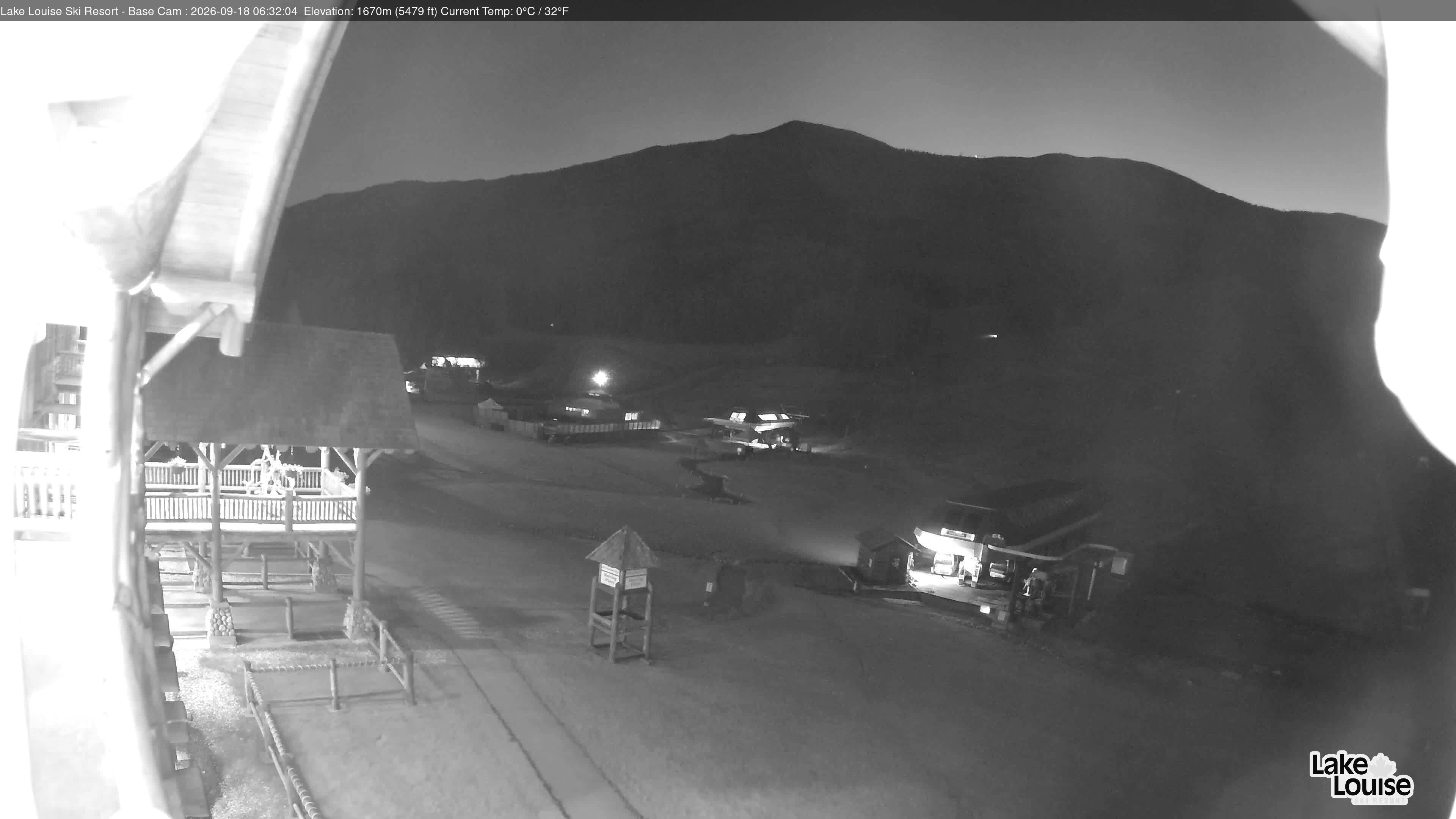 Archived image Webcam Lake Louise: Base Area
