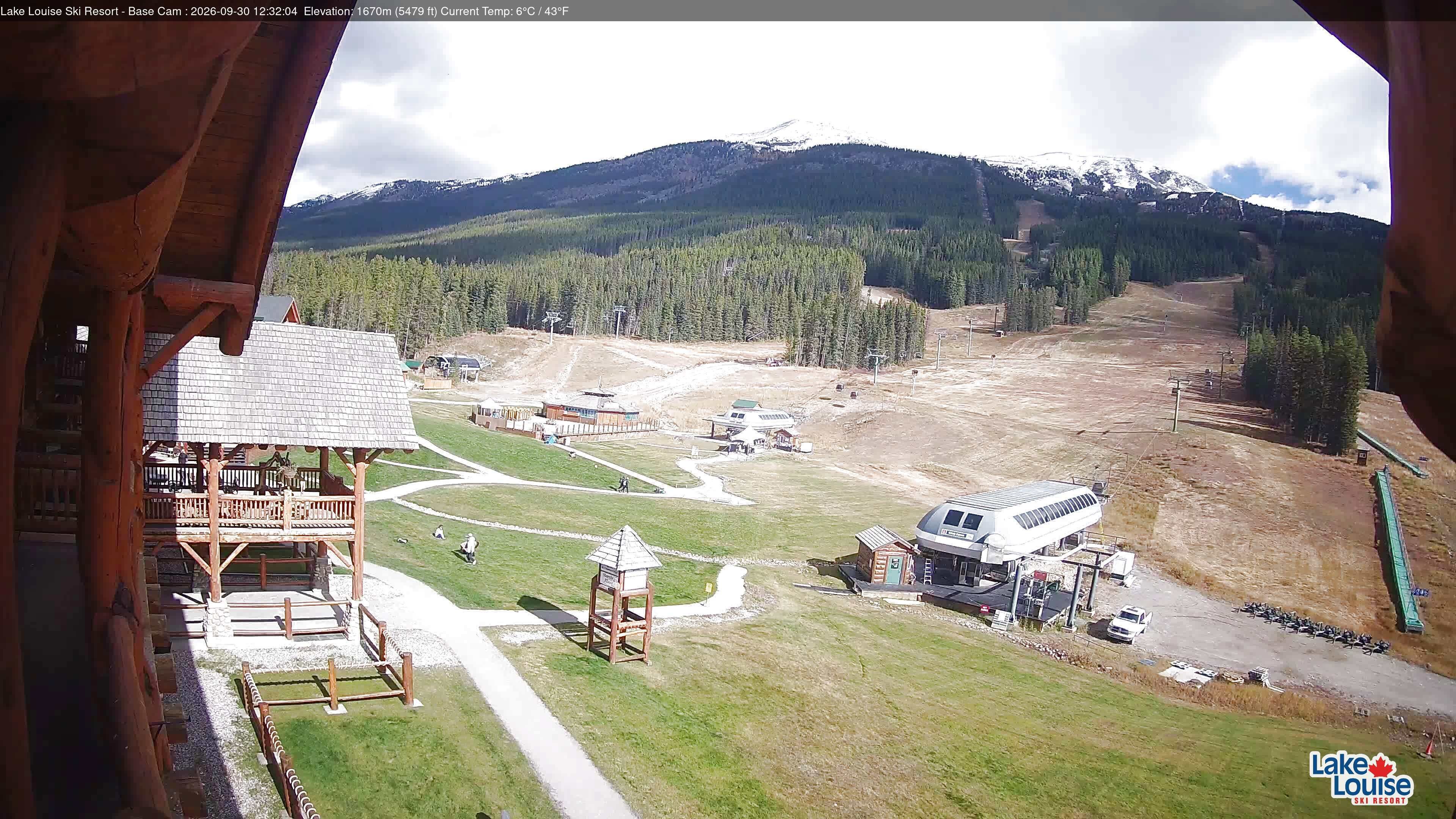 Archived image Webcam Lake Louise: Base Area