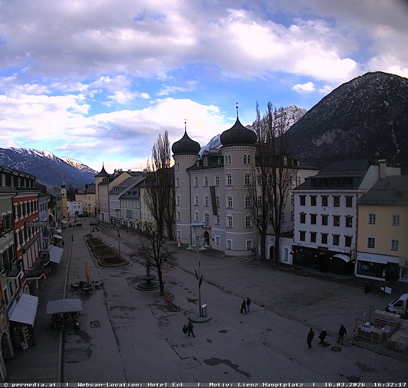 Archiv Foto Webcam Der Marktplatz von Lienz