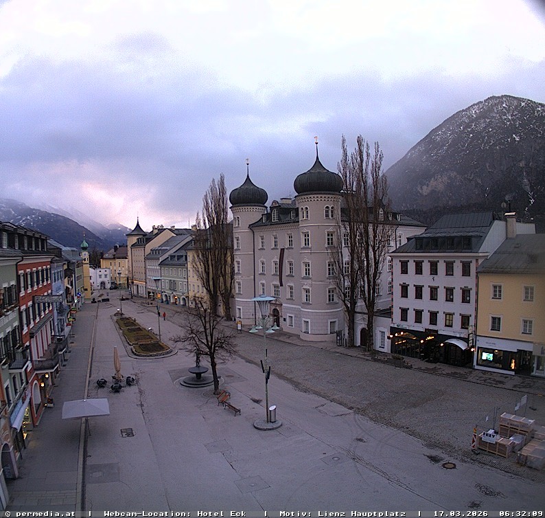 Archiv Foto Webcam Der Marktplatz von Lienz