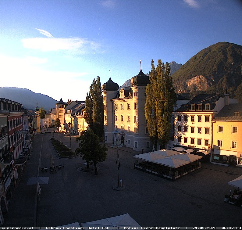 Archiv Foto Webcam Der Marktplatz von Lienz