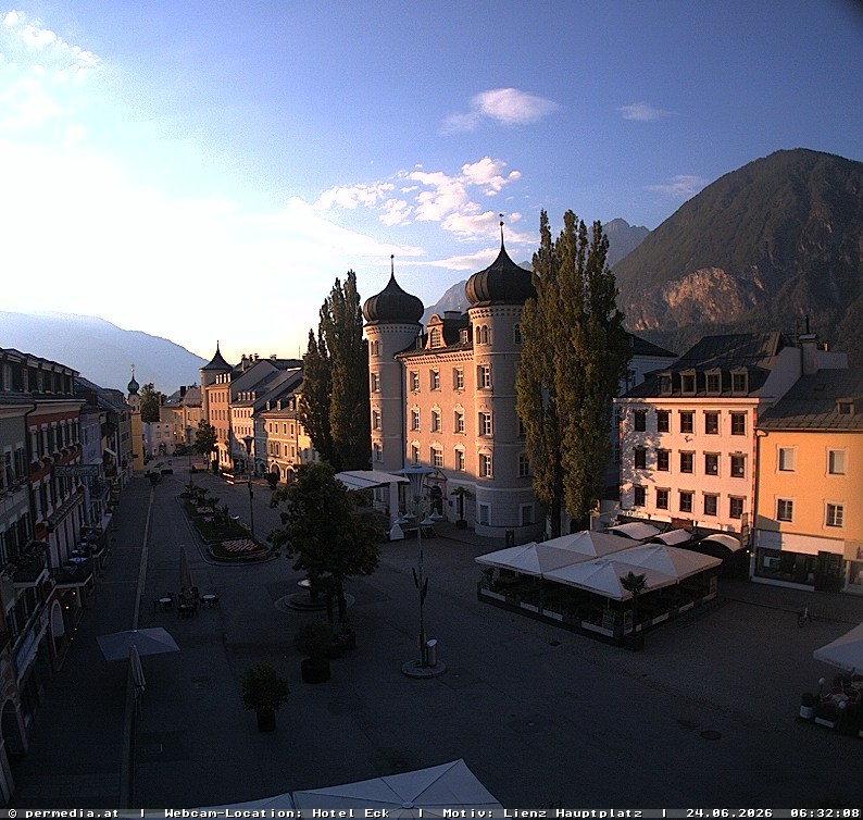 Archiv Foto Webcam Der Marktplatz von Lienz