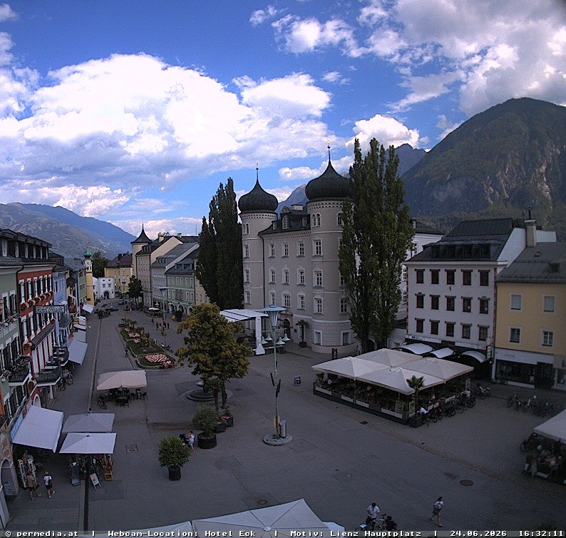 Archiv Foto Webcam Der Marktplatz von Lienz