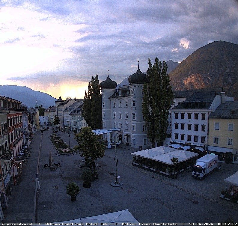 Archiv Foto Webcam Der Marktplatz von Lienz