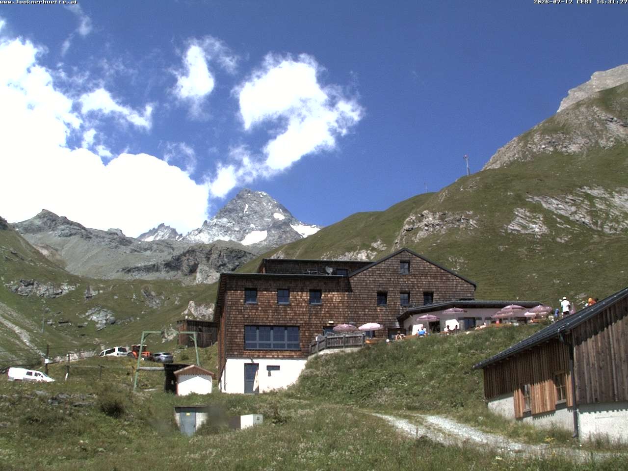 Archived image Webcam Luckner mountain hut at Großglockner