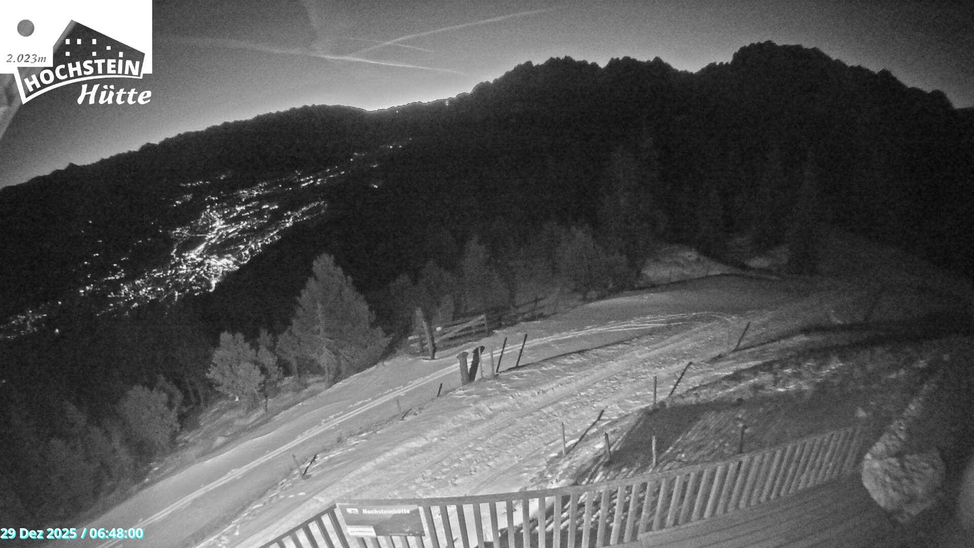 Archiv Foto Webcam Sicht von der Hochsteinhütte auf 2057 Meter