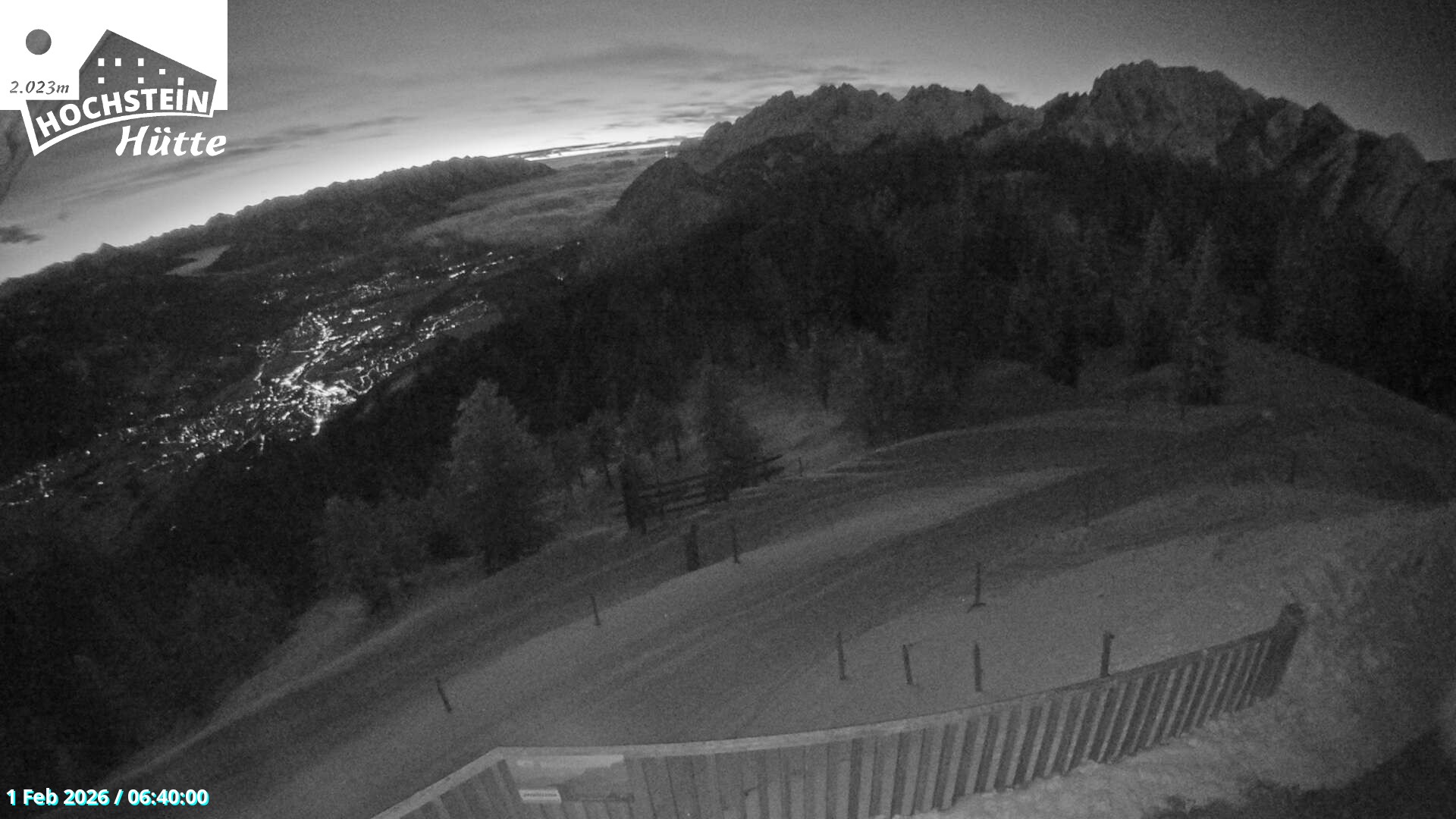 Archiv Foto Webcam Sicht von der Hochsteinhütte auf 2057 Meter