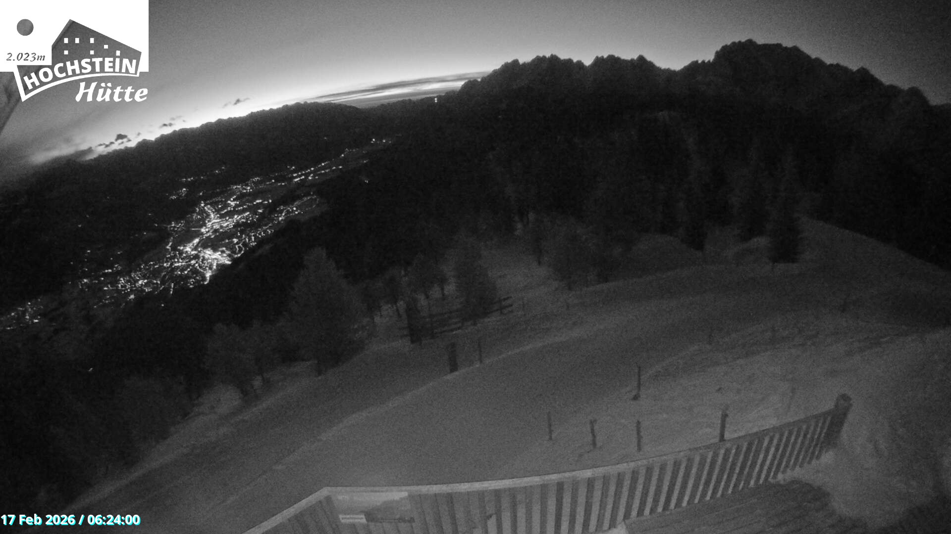 Archiv Foto Webcam Sicht von der Hochsteinhütte auf 2057 Meter