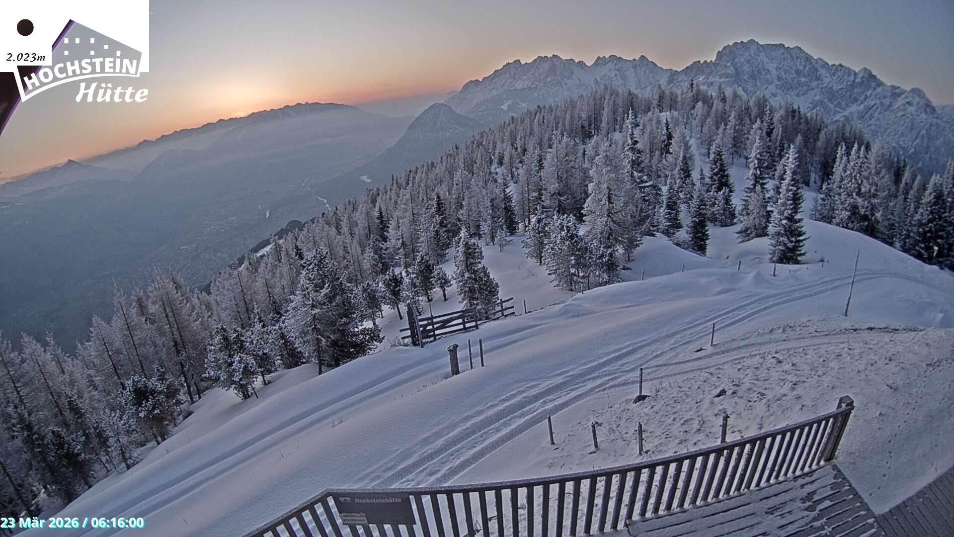 Archiv Foto Webcam Sicht von der Hochsteinhütte auf 2057 Meter