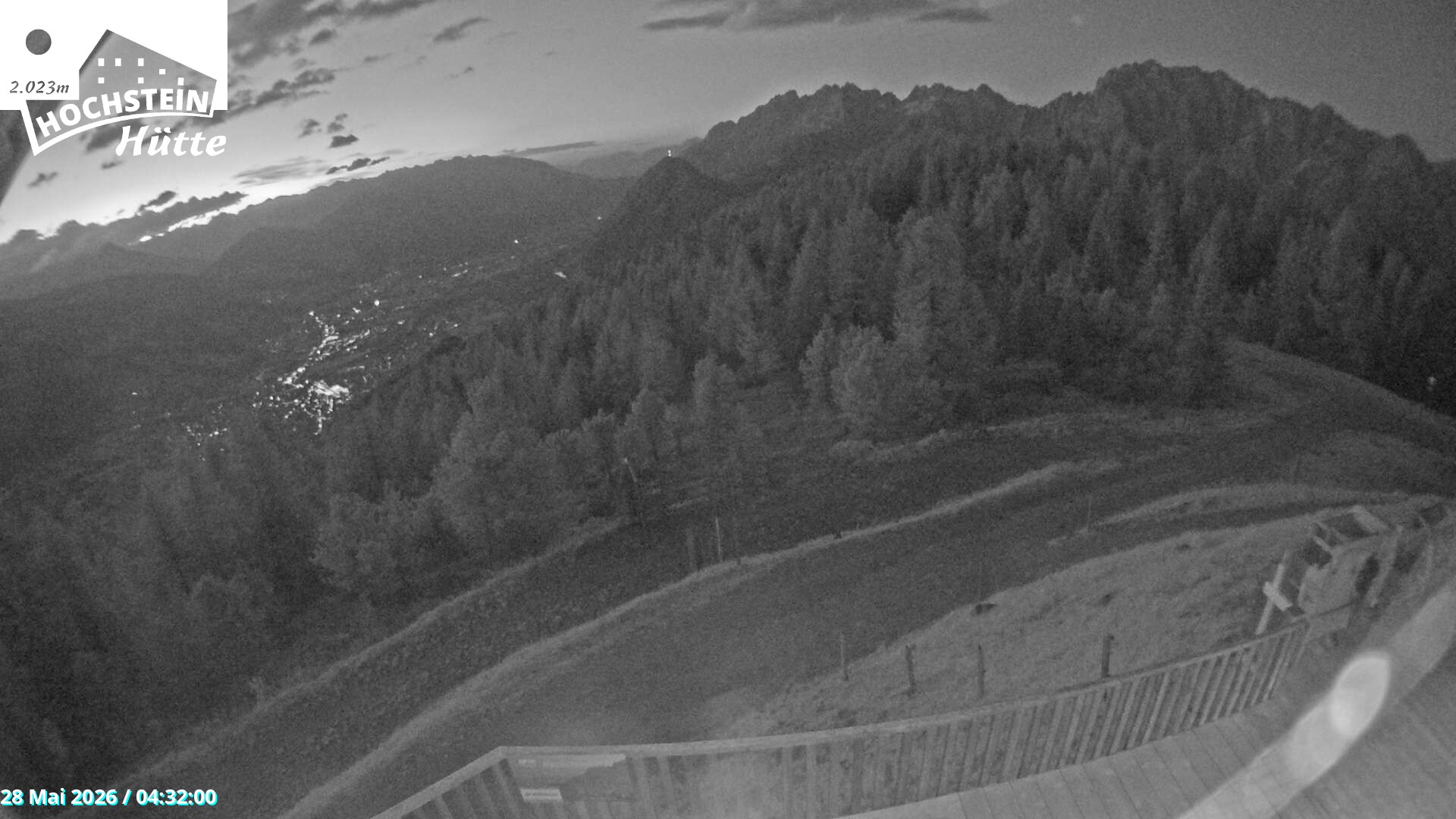 Archiv Foto Webcam Sicht von der Hochsteinhütte auf 2057 Meter