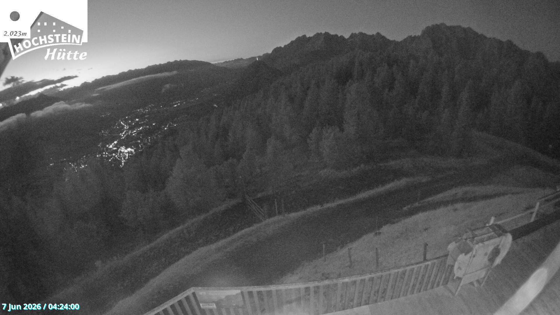 Archiv Foto Webcam Sicht von der Hochsteinhütte auf 2057 Meter
