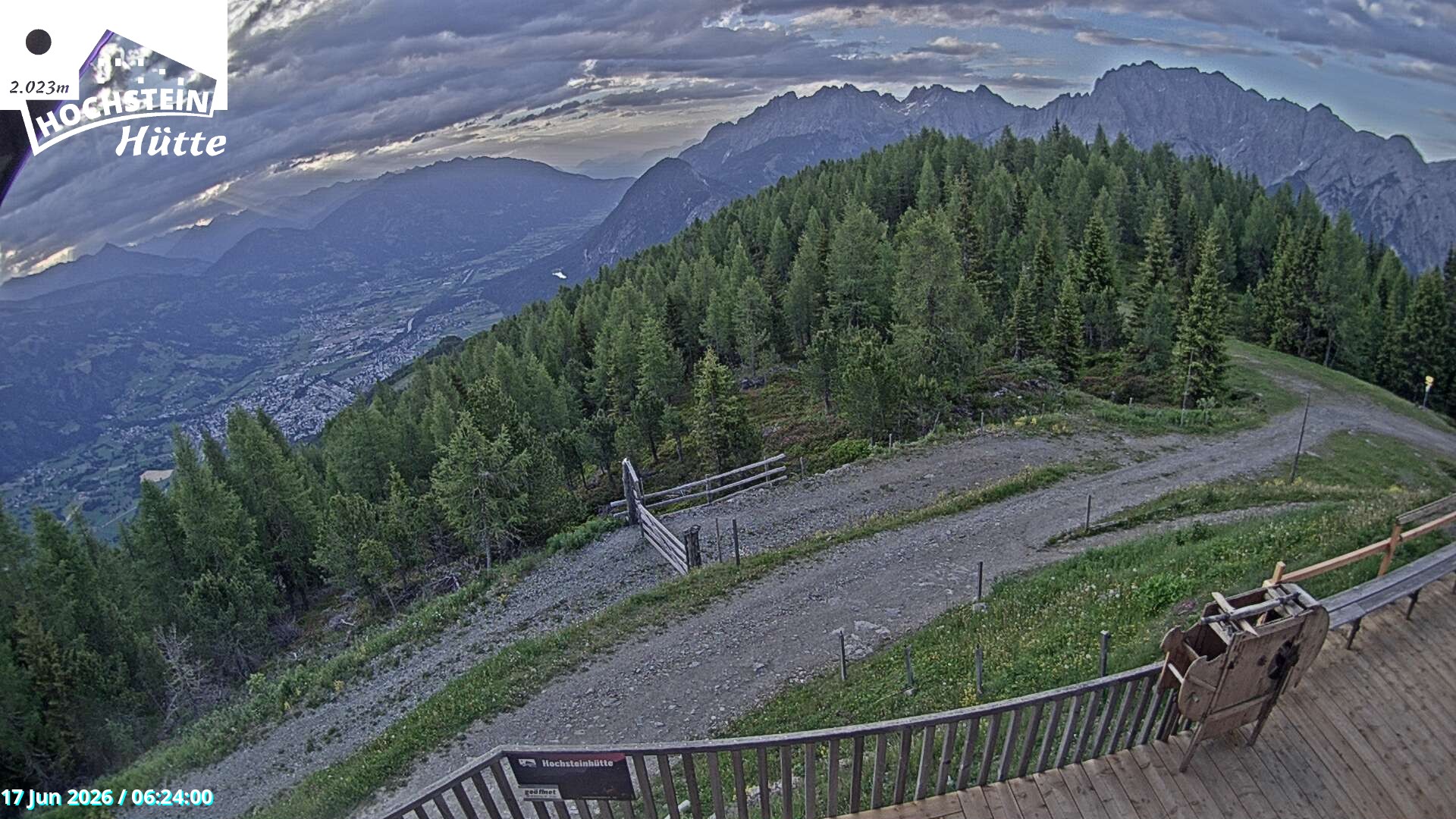 Archiv Foto Webcam Sicht von der Hochsteinhütte auf 2057 Meter