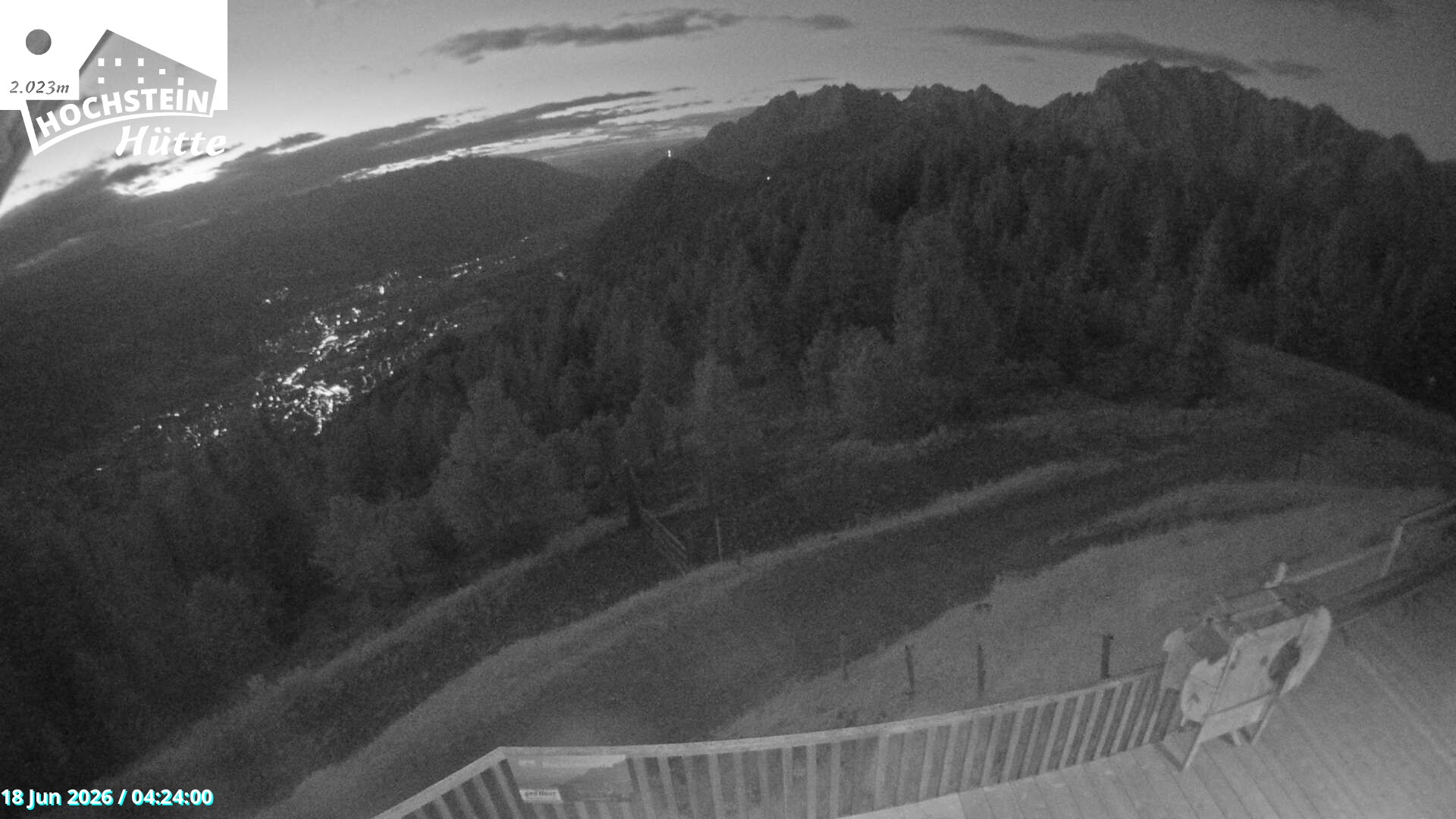 Archiv Foto Webcam Sicht von der Hochsteinhütte auf 2057 Meter