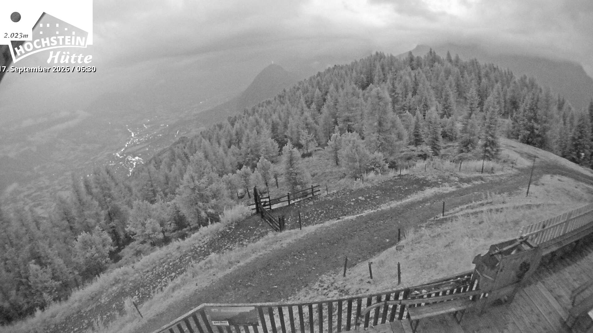 Archiv Foto Webcam Sicht von der Hochsteinhütte auf 2057 Meter