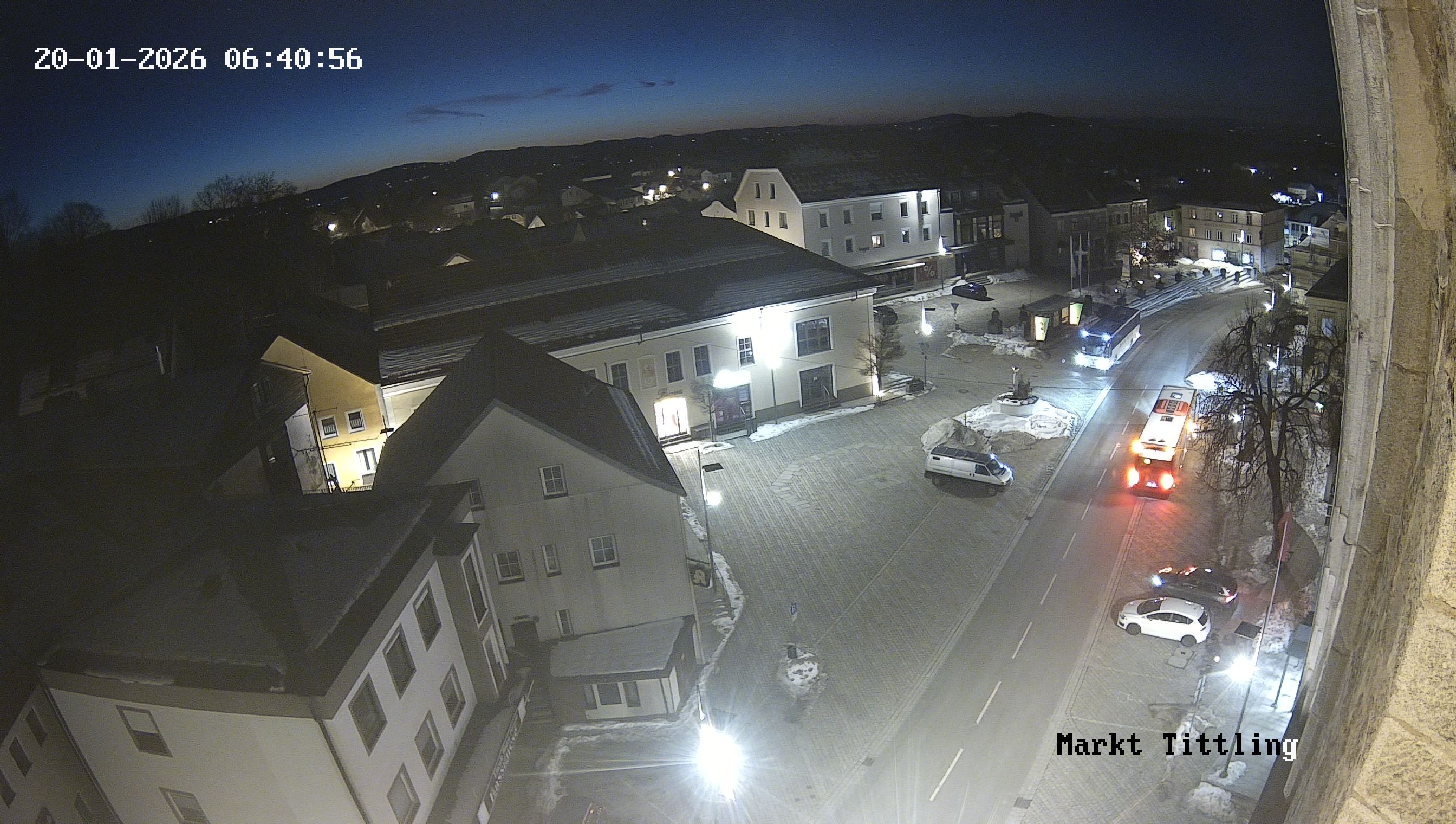 Archiv Foto Webcam Marktplatz in Tittling