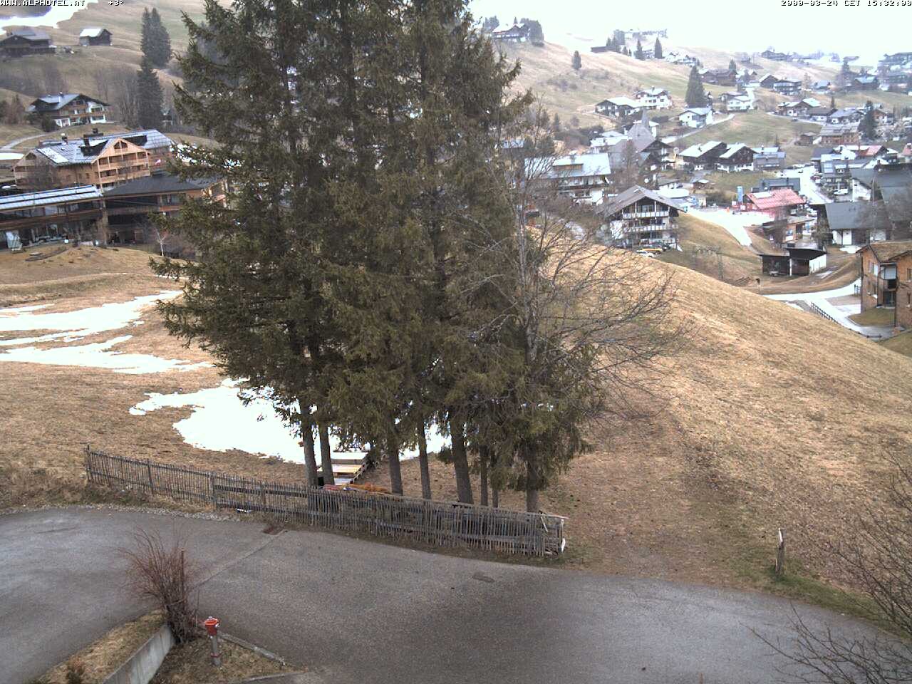 Archived image Webcam Hotel "Alphotel" at Kleinwalsertal