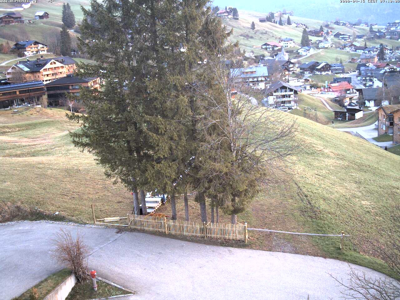 Archived image Webcam Hotel "Alphotel" at Kleinwalsertal