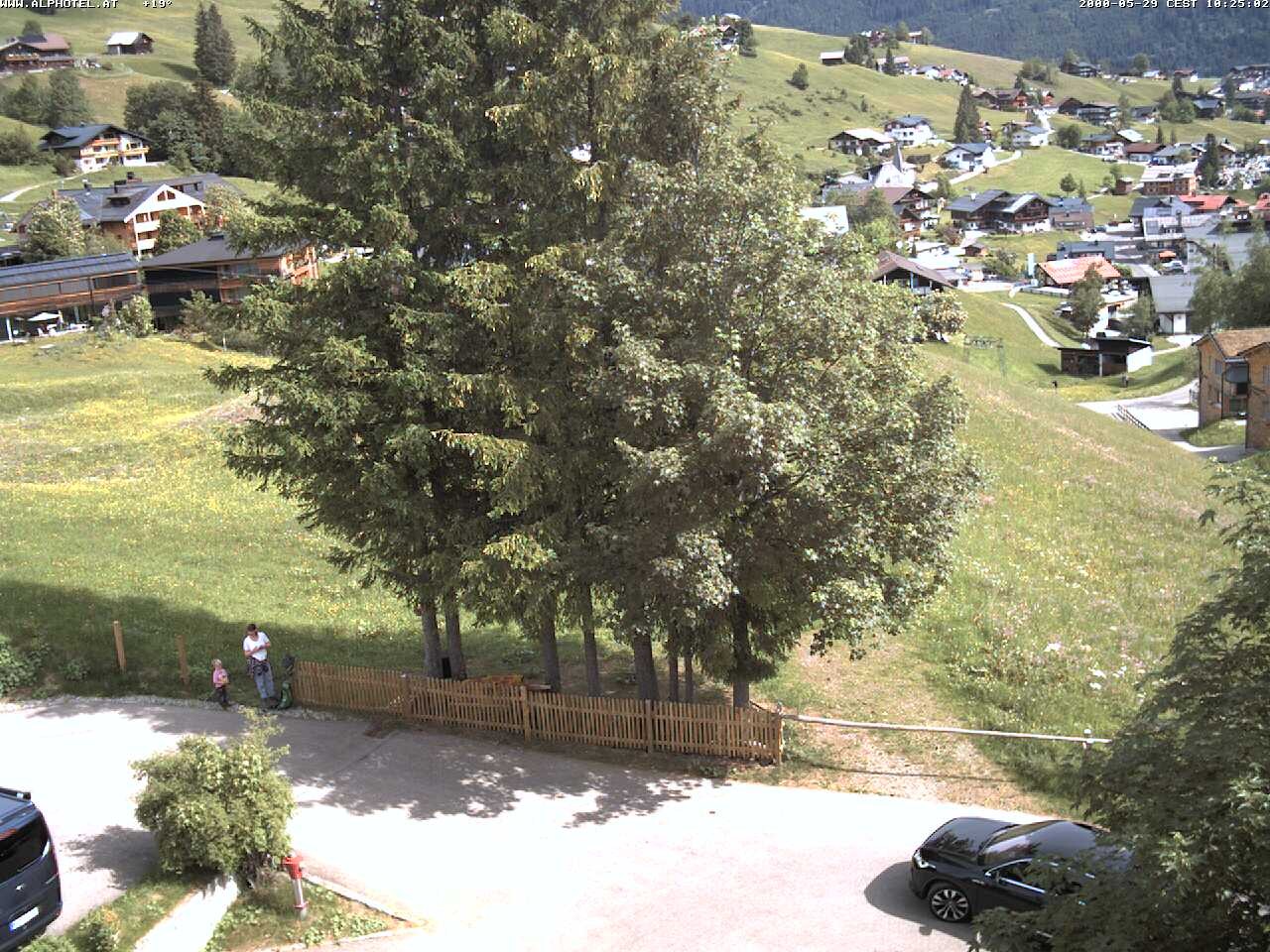 Archived image Webcam Hotel "Alphotel" at Kleinwalsertal