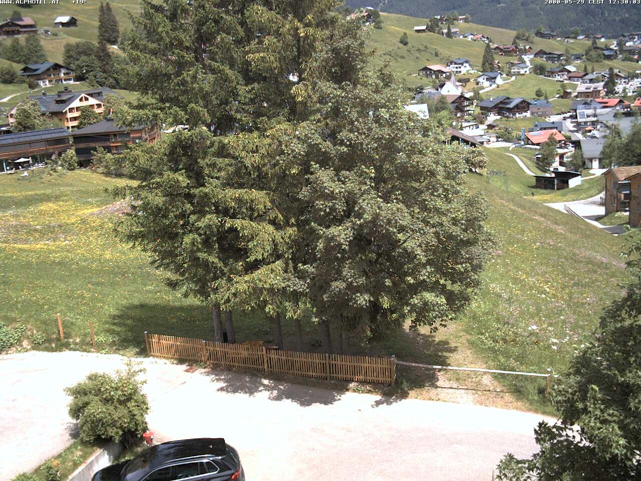 Archived image Webcam Hotel "Alphotel" at Kleinwalsertal