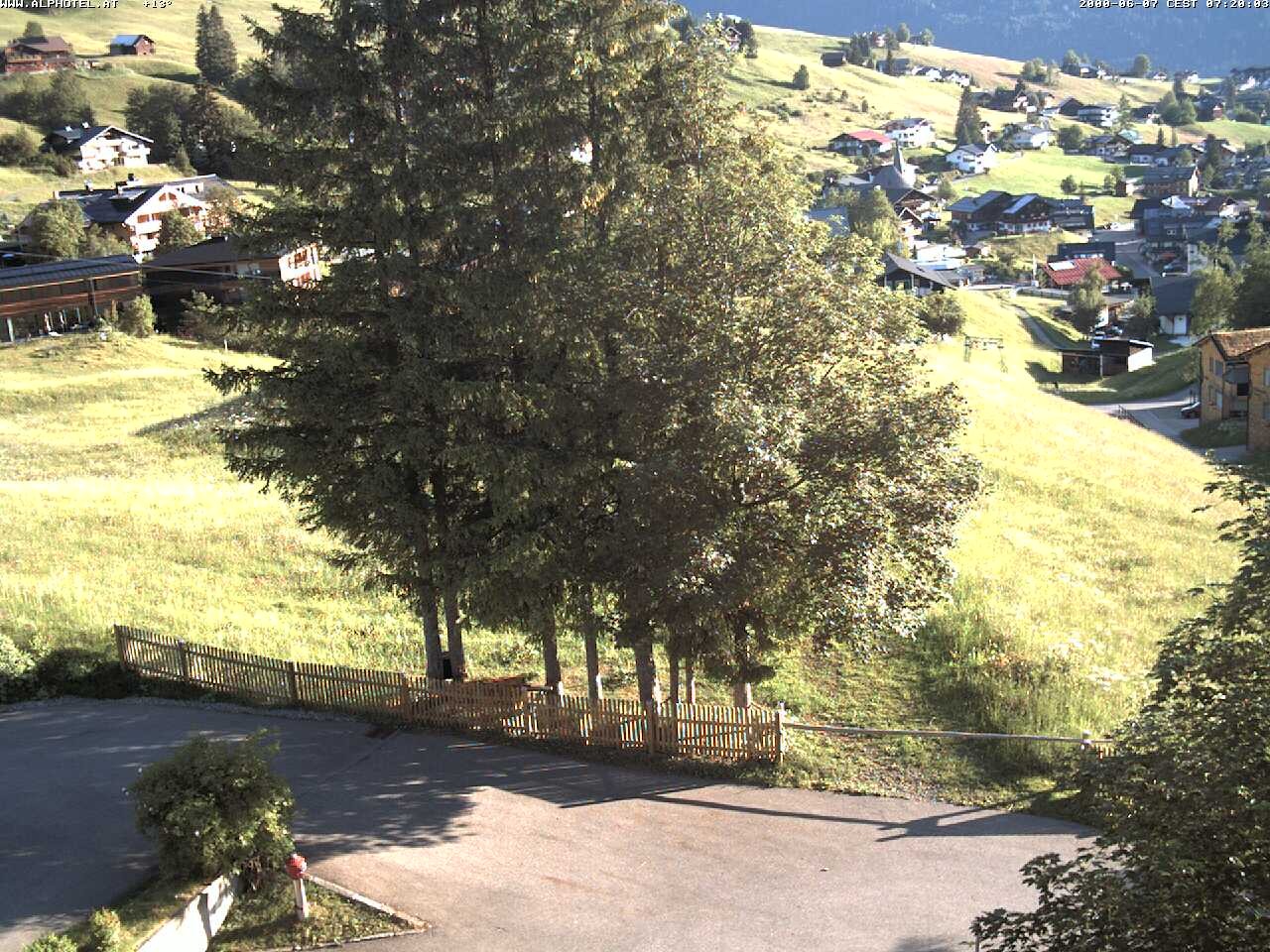 Archived image Webcam Hotel "Alphotel" at Kleinwalsertal