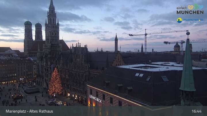 Archiv Foto Webcam Marienplatz München - Altes Rathaus