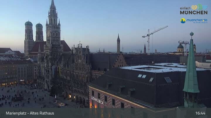 Archiv Foto Webcam Marienplatz München - Altes Rathaus