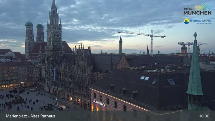 Archiv Foto Webcam Marienplatz München - Altes Rathaus
